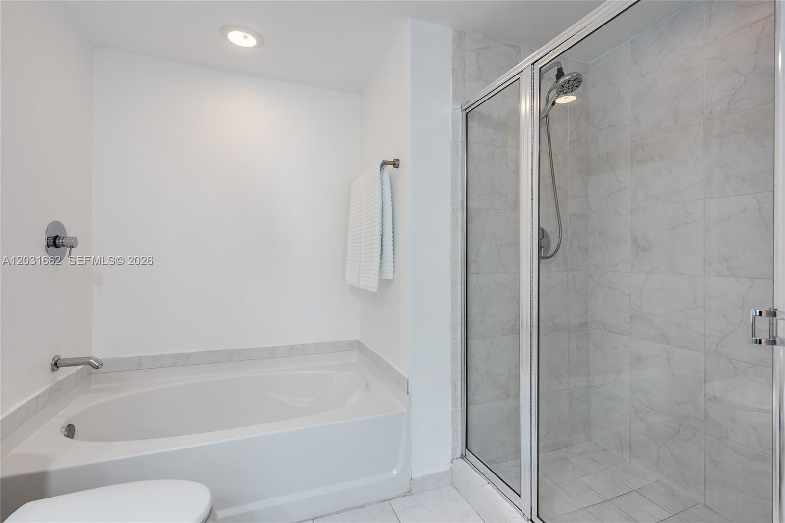 THE PLAZA 901 BRICKELL CO - Residential Lease