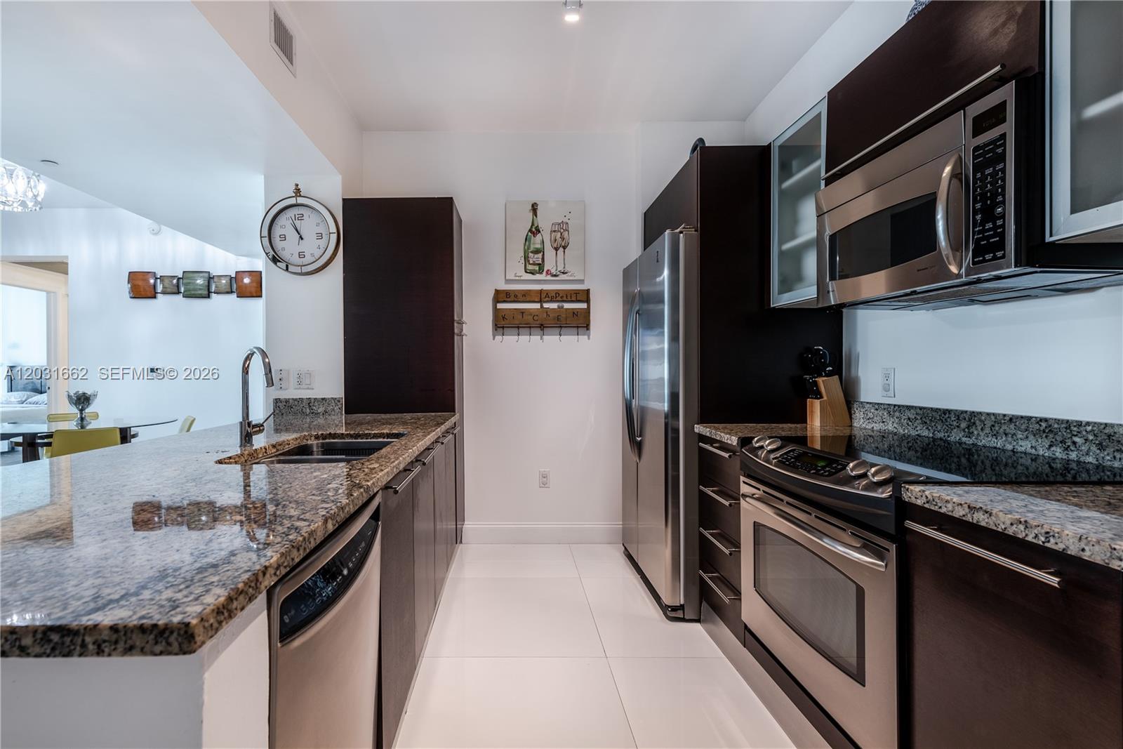 THE PLAZA 901 BRICKELL CO - Residential Lease