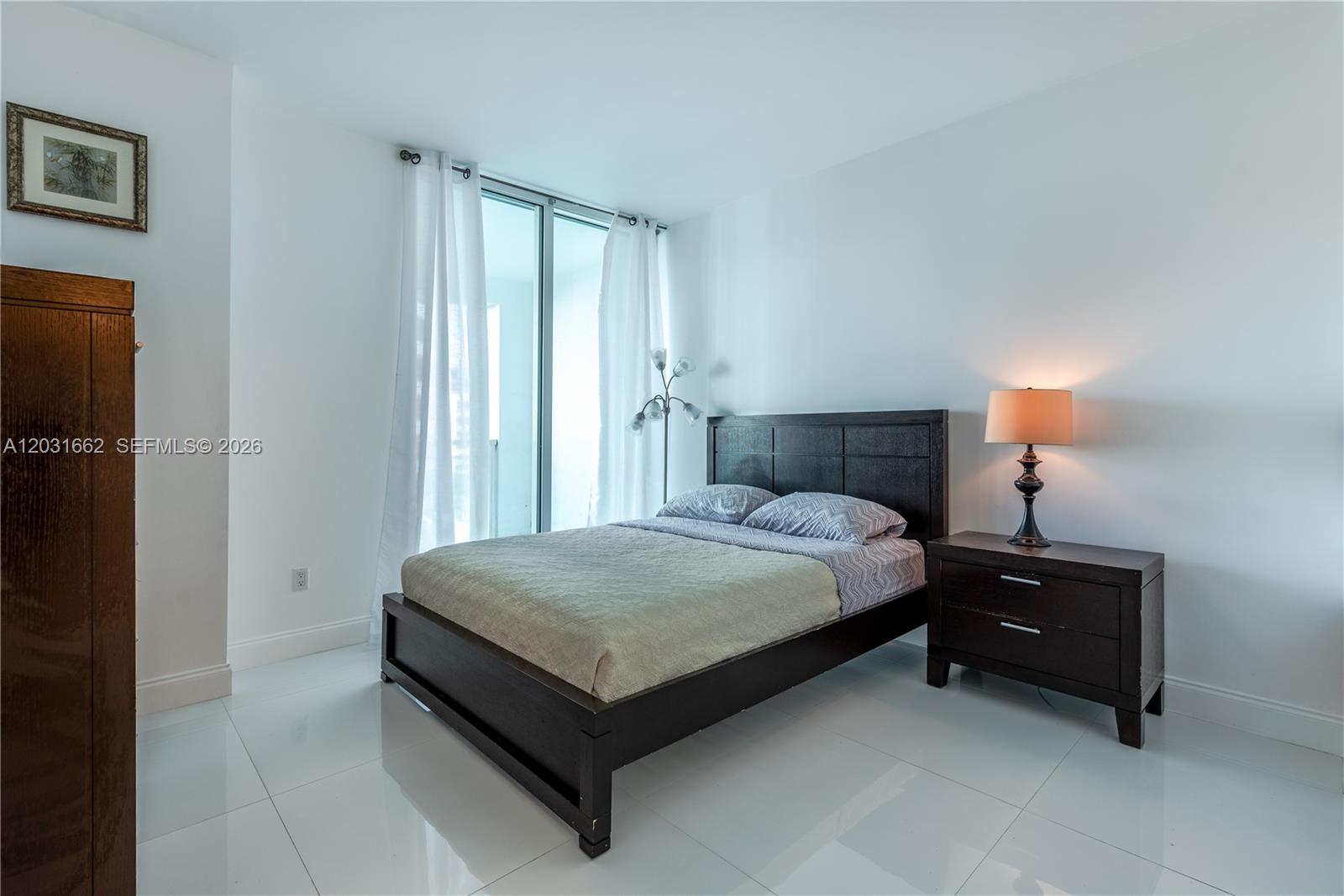 THE PLAZA 901 BRICKELL CO - Residential Lease