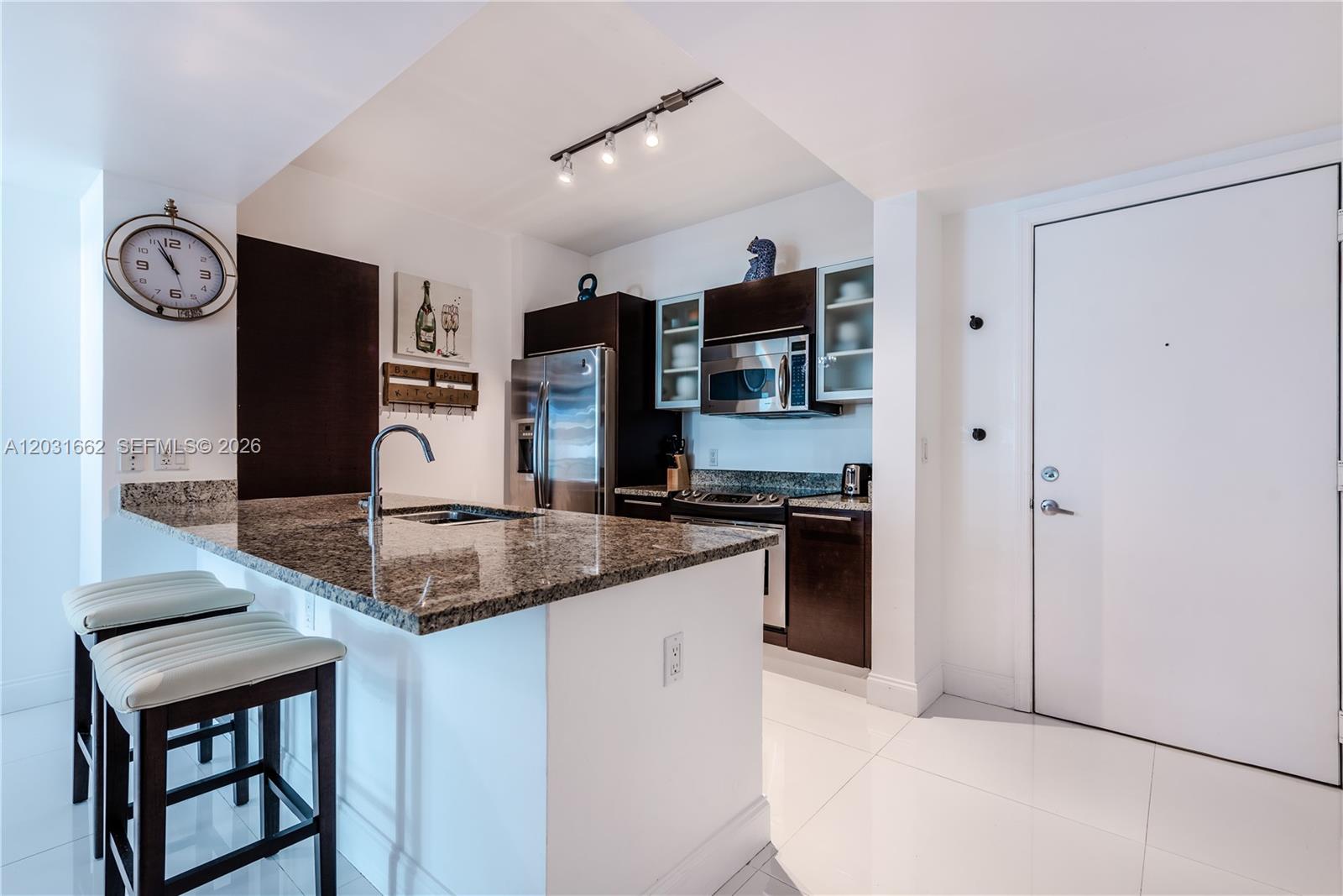 THE PLAZA 901 BRICKELL CO - Residential Lease