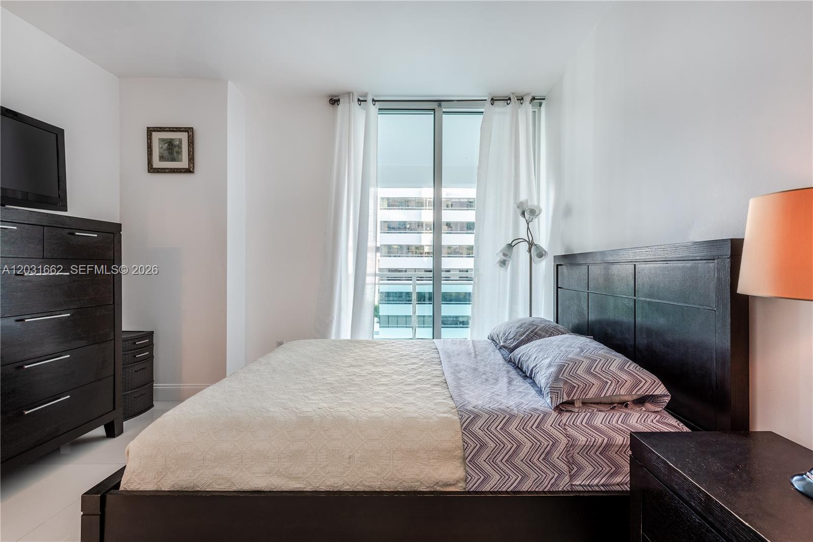 THE PLAZA 901 BRICKELL CO - Residential Lease