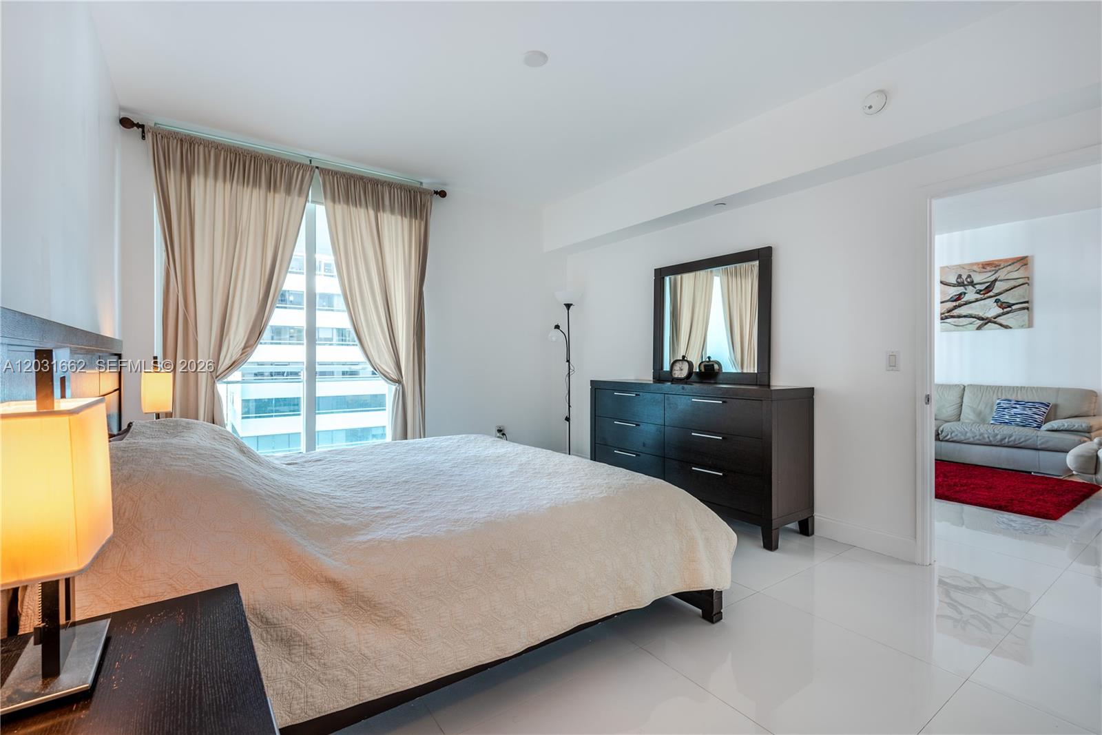 THE PLAZA 901 BRICKELL CO - Residential Lease
