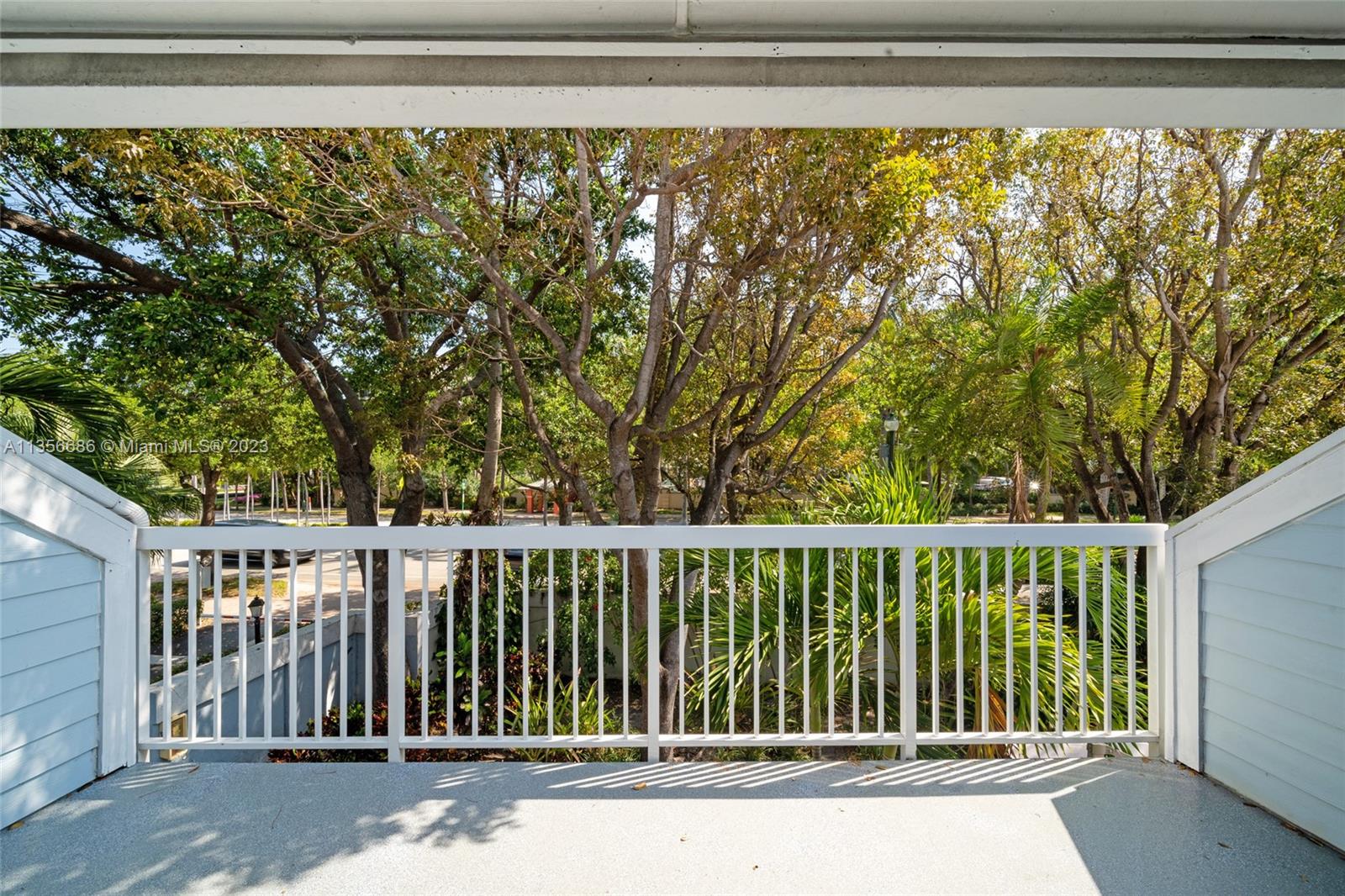 Cozy 1 BR 1.5 BA Key West style townhouse located one block from the beach and walking distance to Bill Baggs State Park, Village Green and restaurants. Large bedroom with lovely balcony features high ceilings, storage loft, walk-in closet, full bath and washer/dryer. Enjoy indoor/outdoor living from the delightful patio connected to living room by sliding glass doors. The Le Phare community attentively maintains their beautiful gardens, gazebo and pool area.  Two large dogs allowed, 30 day min rental.