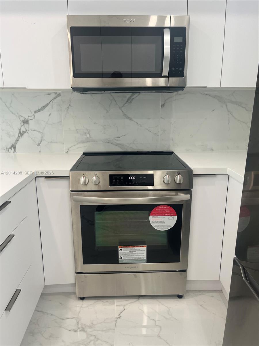 ALEXANDER TOWERS CONDO - Residential