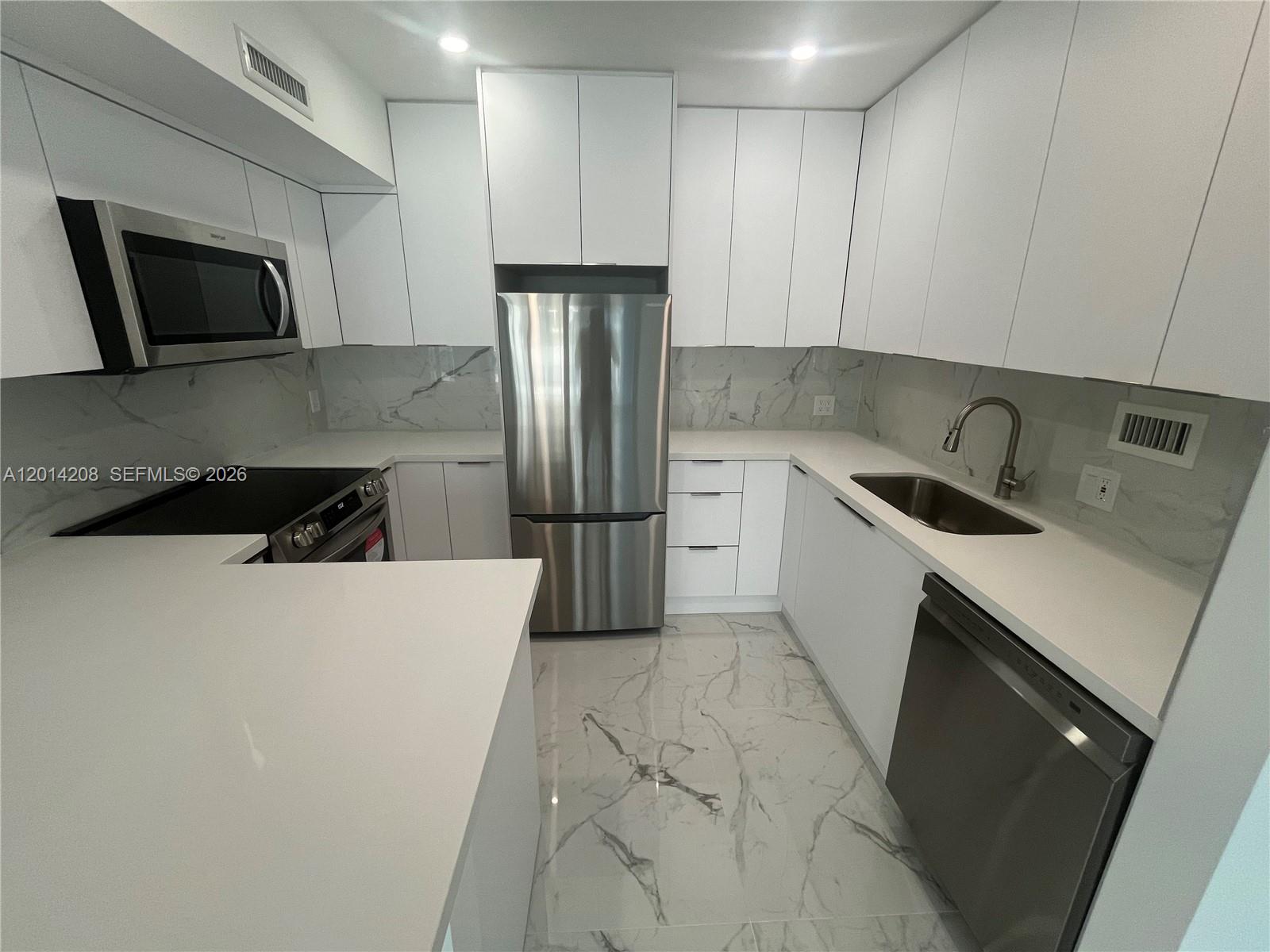 ALEXANDER TOWERS CONDO - Residential