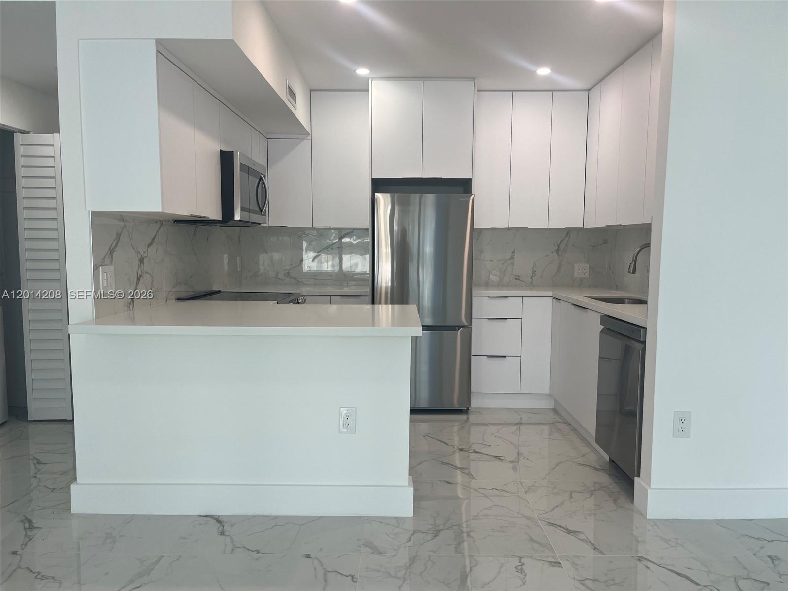 Beautifully remodeled 2-bedroom, 2-bath residence with ocean view offered unfurnished and ready for immediate move-in. Remodeled one year ago, this spacious unit features new high-impact windows recently installed as part of the building’s completed recertification, tile floors throughout, an in-unit washer and dryer.
The building offers private beach access, a reading room, resort-style pool and jacuzzi, BBQ areas, and a well-equipped fitness center with ocean views.
Excellent location near shops, restaurants, the racetrack, and just 10 minutes from Aventura Mall.
The association fee includes cable TV, internet/Wi-Fi, pool maintenance, water/sewer, and valet parking.
THE SPECIAL ASSESMENT HAS BEEN PAID IN FULL BY THE SELLER. 
Realtors, please refer to broker remarks for additional details.