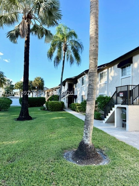 NINTH GREEN AT CRYSTAL LA - Residential