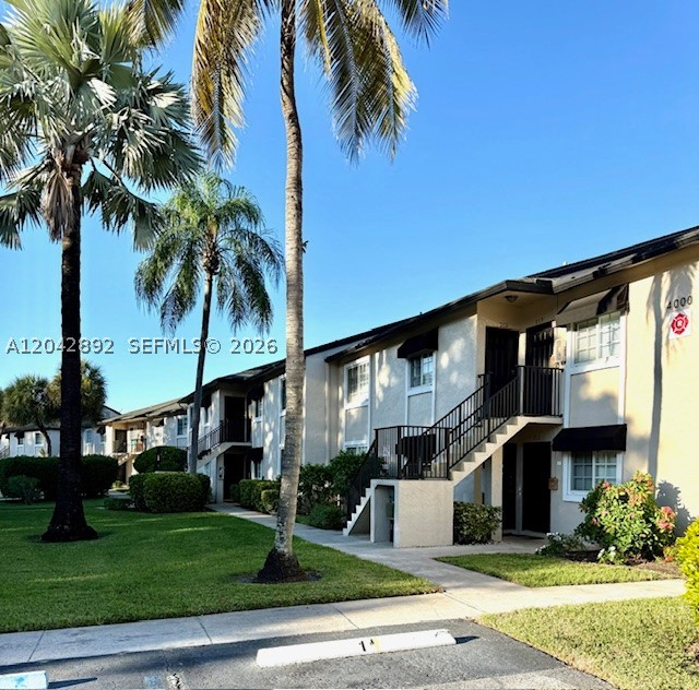 NINTH GREEN AT CRYSTAL LA - Residential