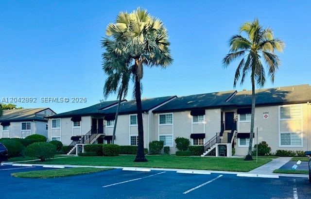 NINTH GREEN AT CRYSTAL LA - Residential
