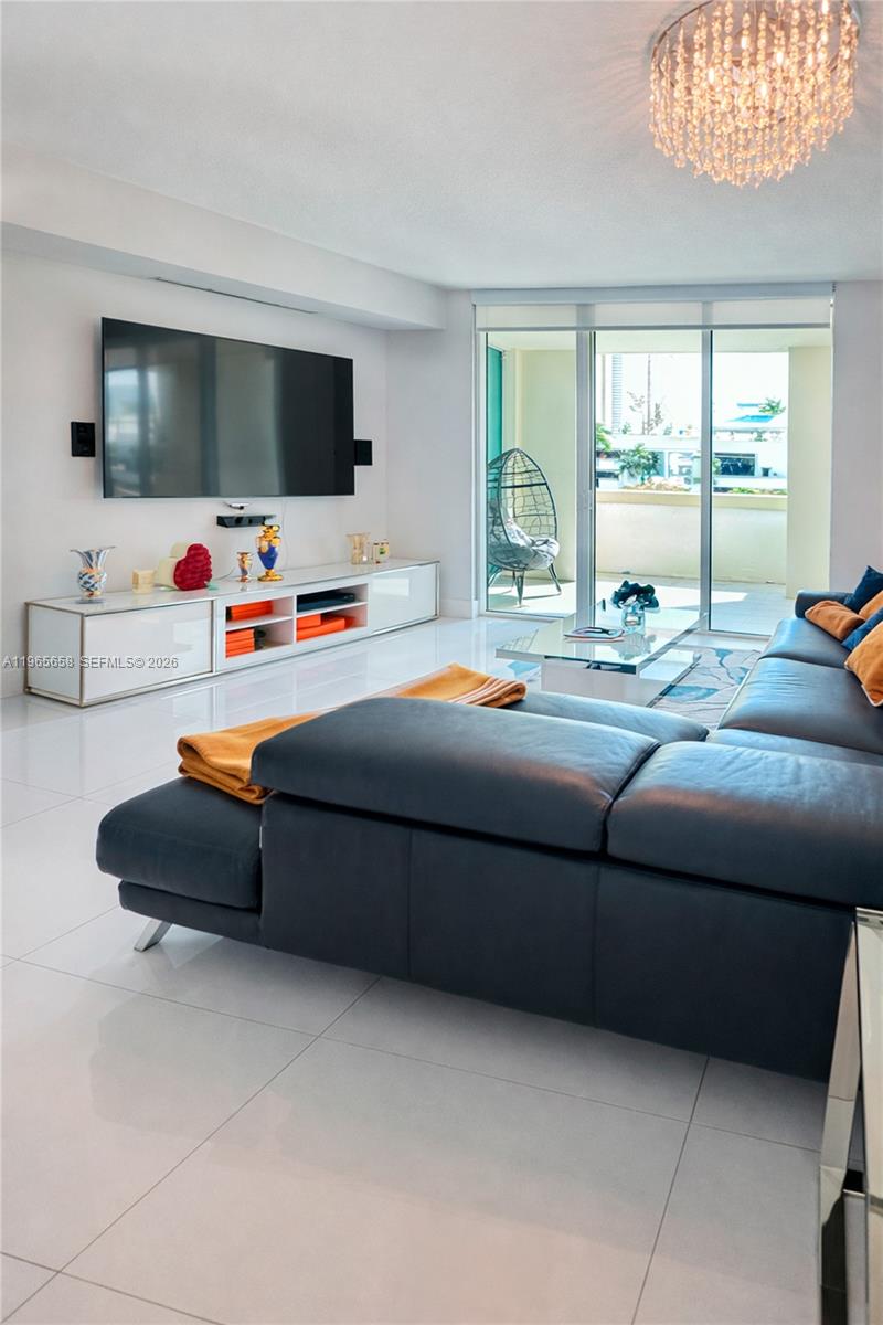 ST TROPEZ ON THE BAY III - Residential