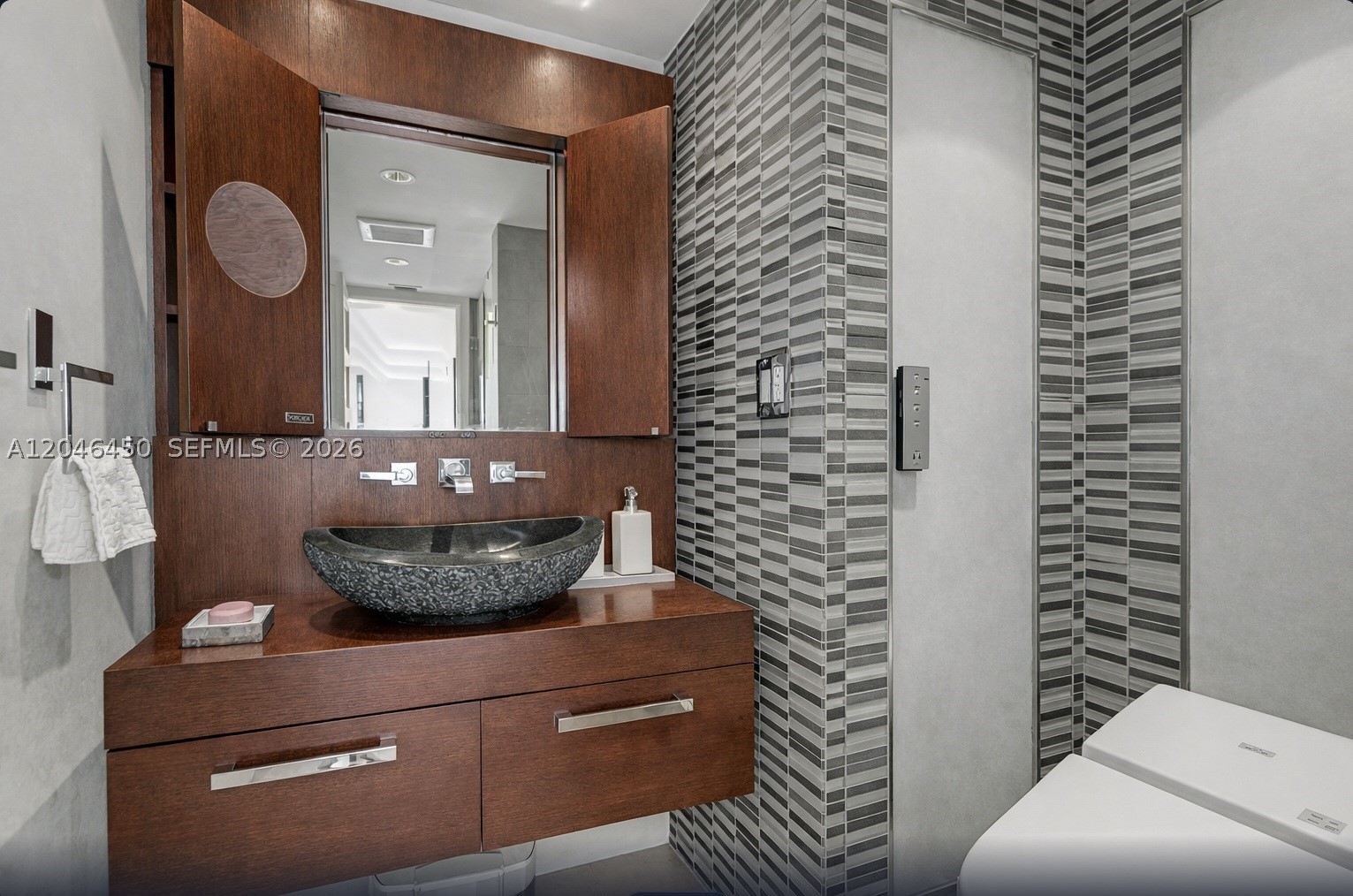 CLUB ATLANTIS CONDO - Residential