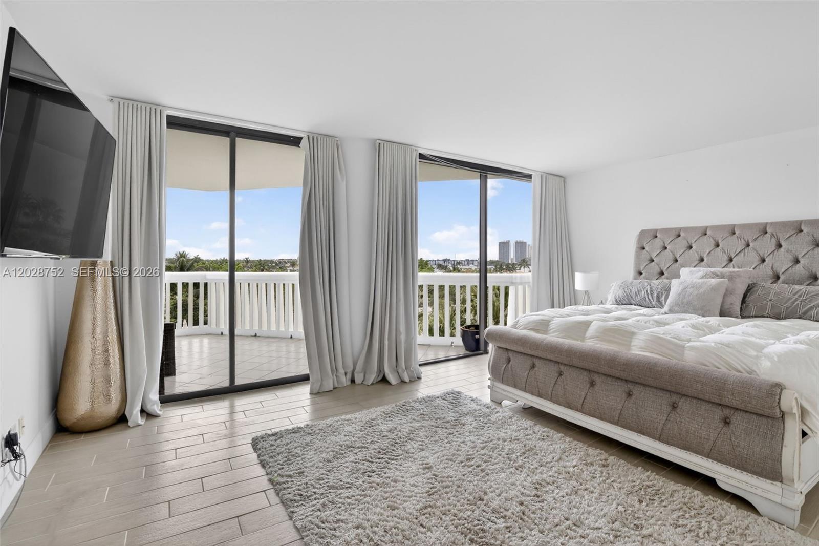 1000 ISL BLVD WILLIAMS IS - Residential