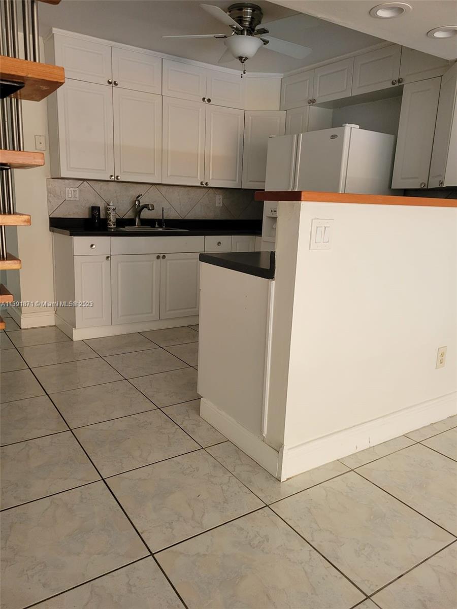 CORAL REEF TOWNHOUSES CON - Residential Lease