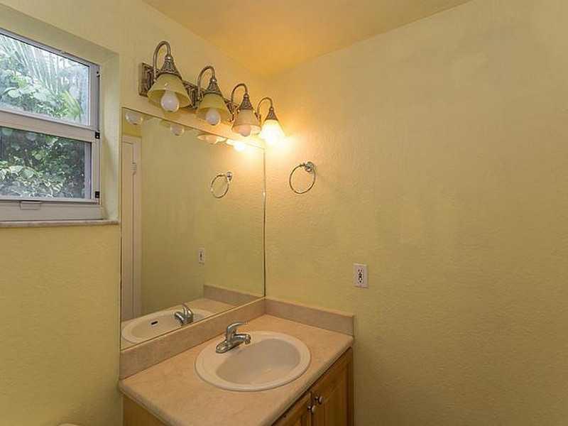 BRICKELL OAKS TOWNHOUSE C - Residential Lease