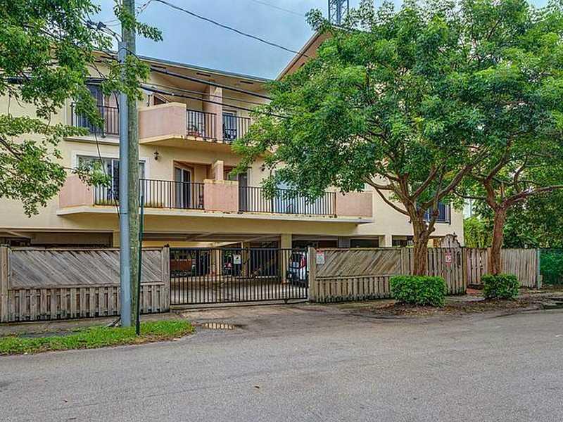 BEAUTIFULLY RENOVATED 3-LEVEL TOWNHOUSE CENTRALLY LOCATED IN THE HEART OFBRICKELL.. WRAP-AROUND YARD - WONDERFUL FOR ENTERTAINING & INCLUDES SHED FOR EXTRA STORAGE. 2 GATEDPARKING SPOTS, GRANITE COUNTERS, WOOD & TILE FLOORS, LARGE STORAGE UNDER STAIRS & H URRICANE SHUTTERS.EXTRA DEN/OFFICE SPACE ON SECOND FLOOR. ONLY BLOCKS FROM PUBLIX, WALGREENS, TRAIN, MARY BRICKELLVILLAGE & NEW HIGH END SHOPPING AT CITY CENTRE."