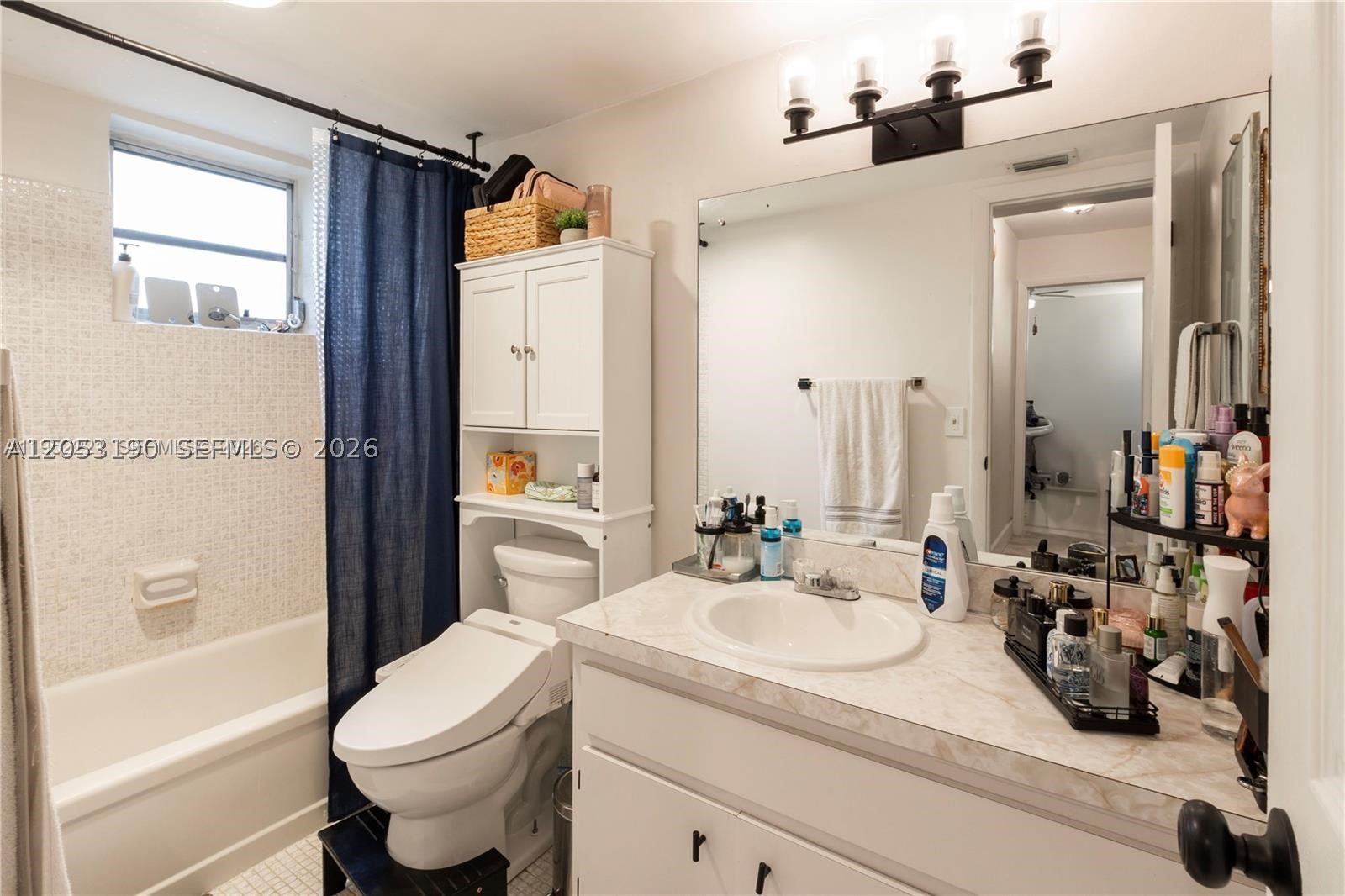 KINGSTON SQUARE CONDO - Residential Lease