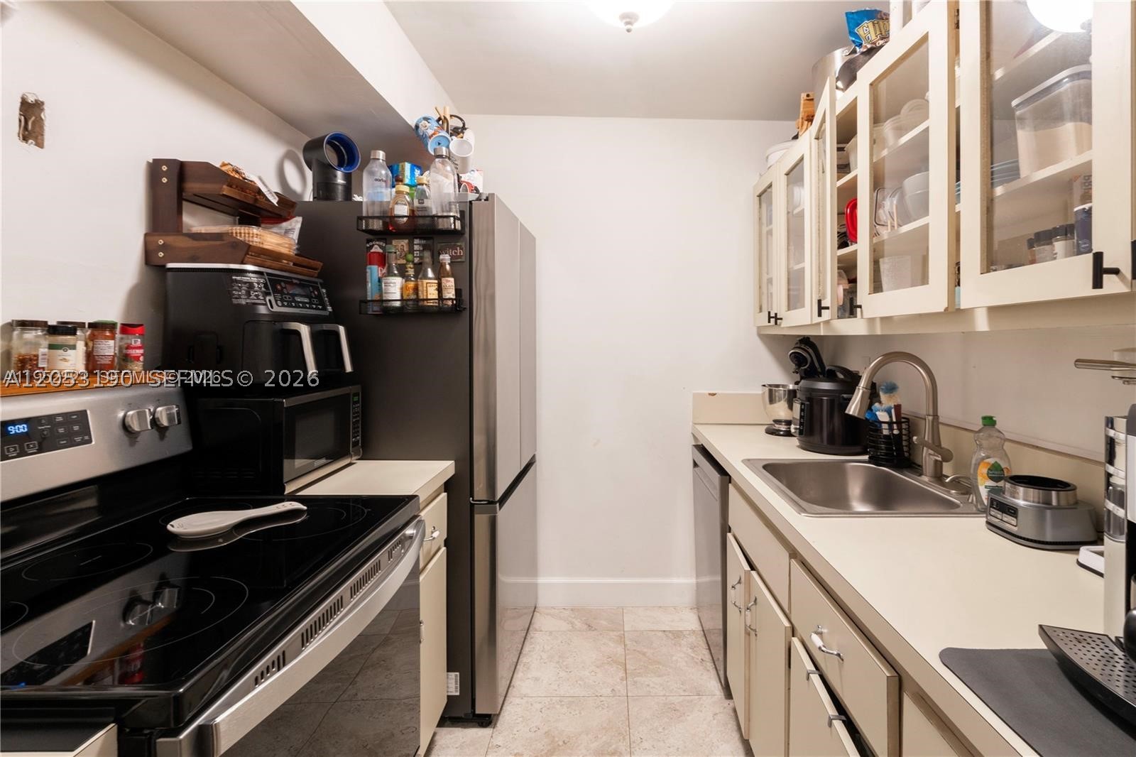 KINGSTON SQUARE CONDO - Residential Lease