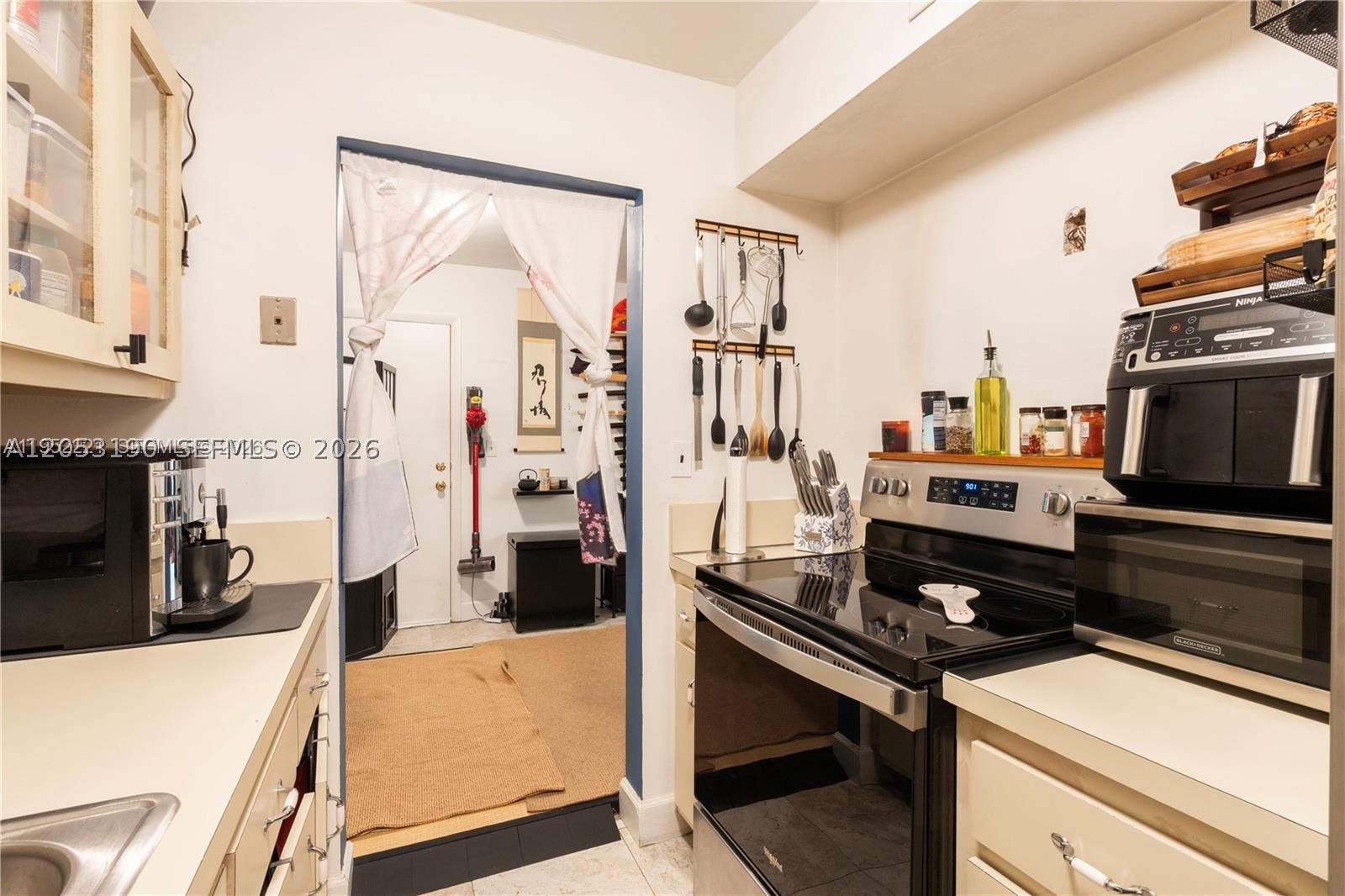 KINGSTON SQUARE CONDO - Residential Lease