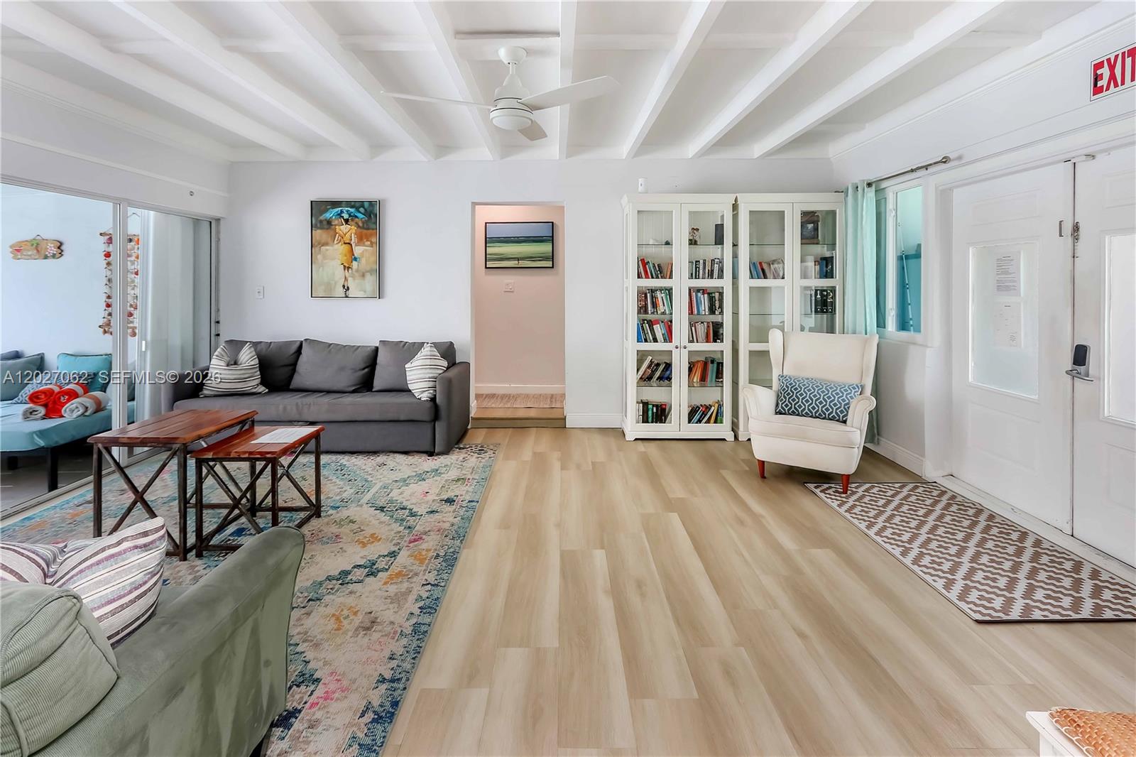 HOLLYWOOD LAKES SECTION - Residential