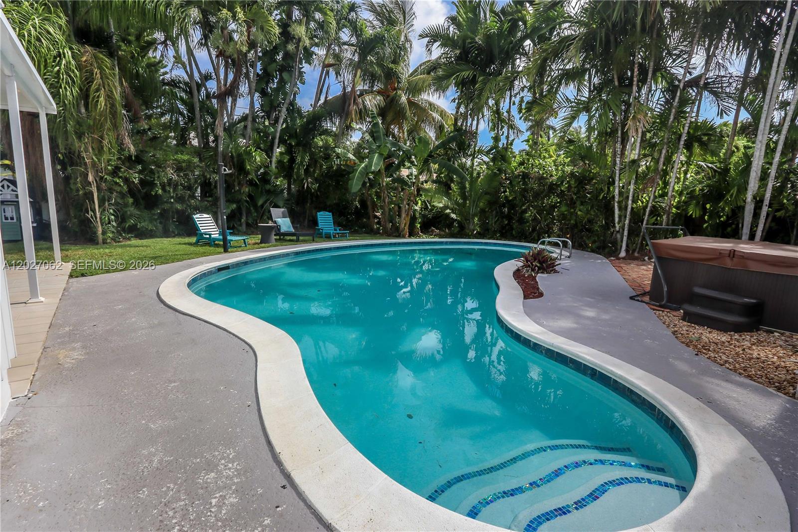 HOLLYWOOD LAKES SECTION - Residential