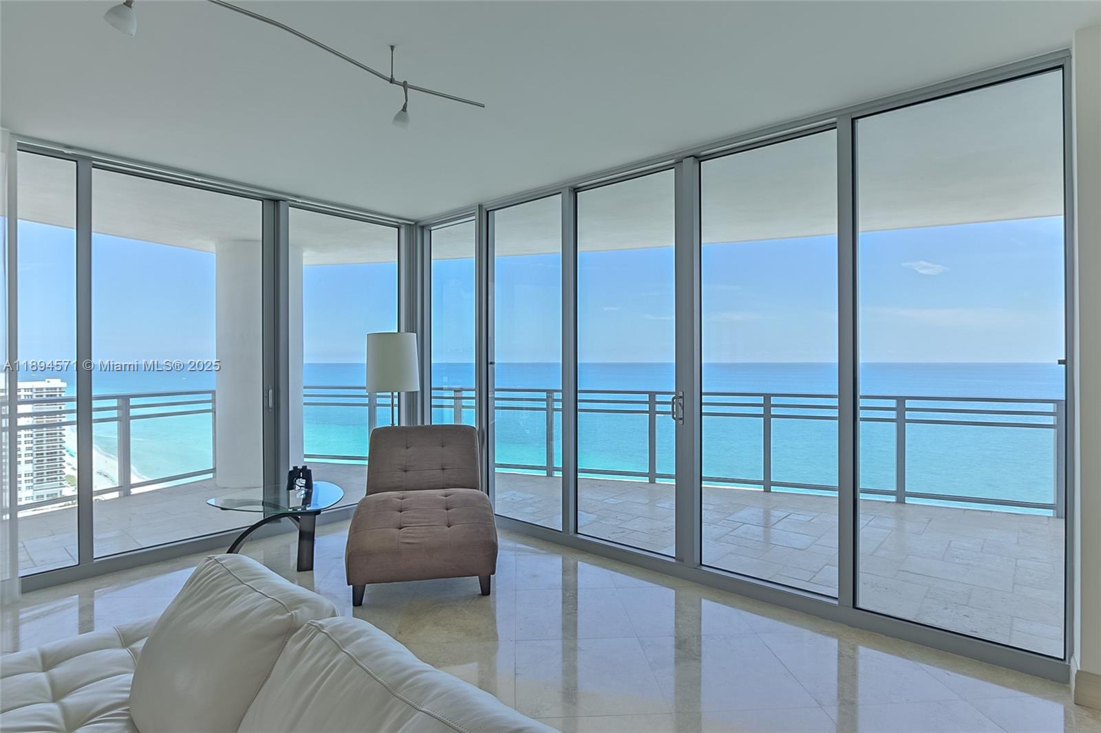 DIPLOMAT OCEANFRONT RESID - Residential Lease