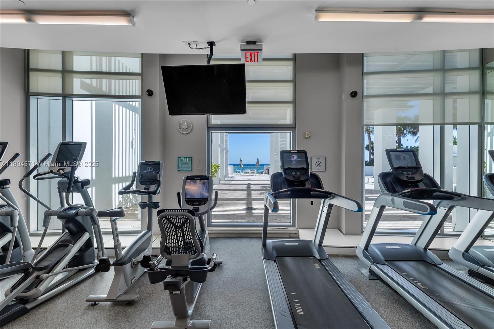DIPLOMAT OCEANFRONT RESID - Residential Lease