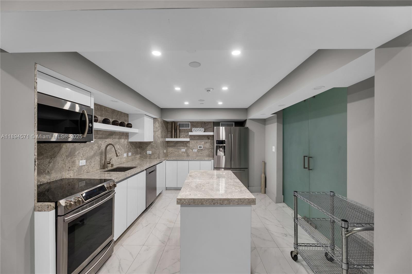 DIPLOMAT OCEANFRONT RESID - Residential Lease