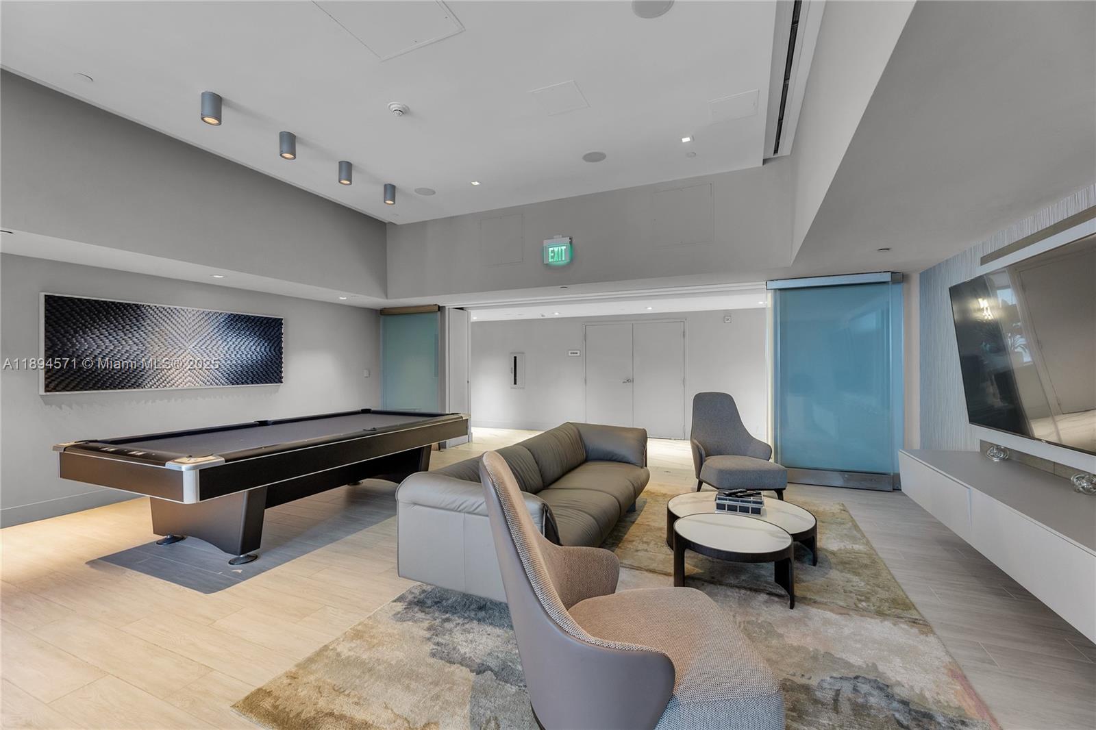 DIPLOMAT OCEANFRONT RESID - Residential Lease