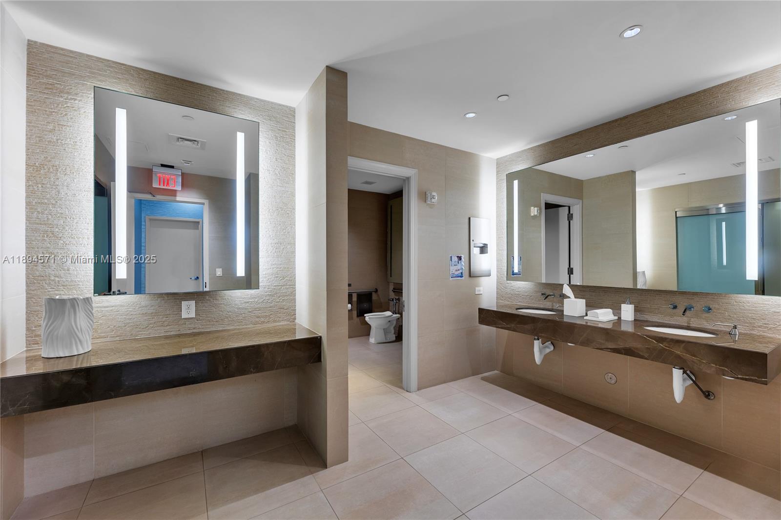 DIPLOMAT OCEANFRONT RESID - Residential Lease