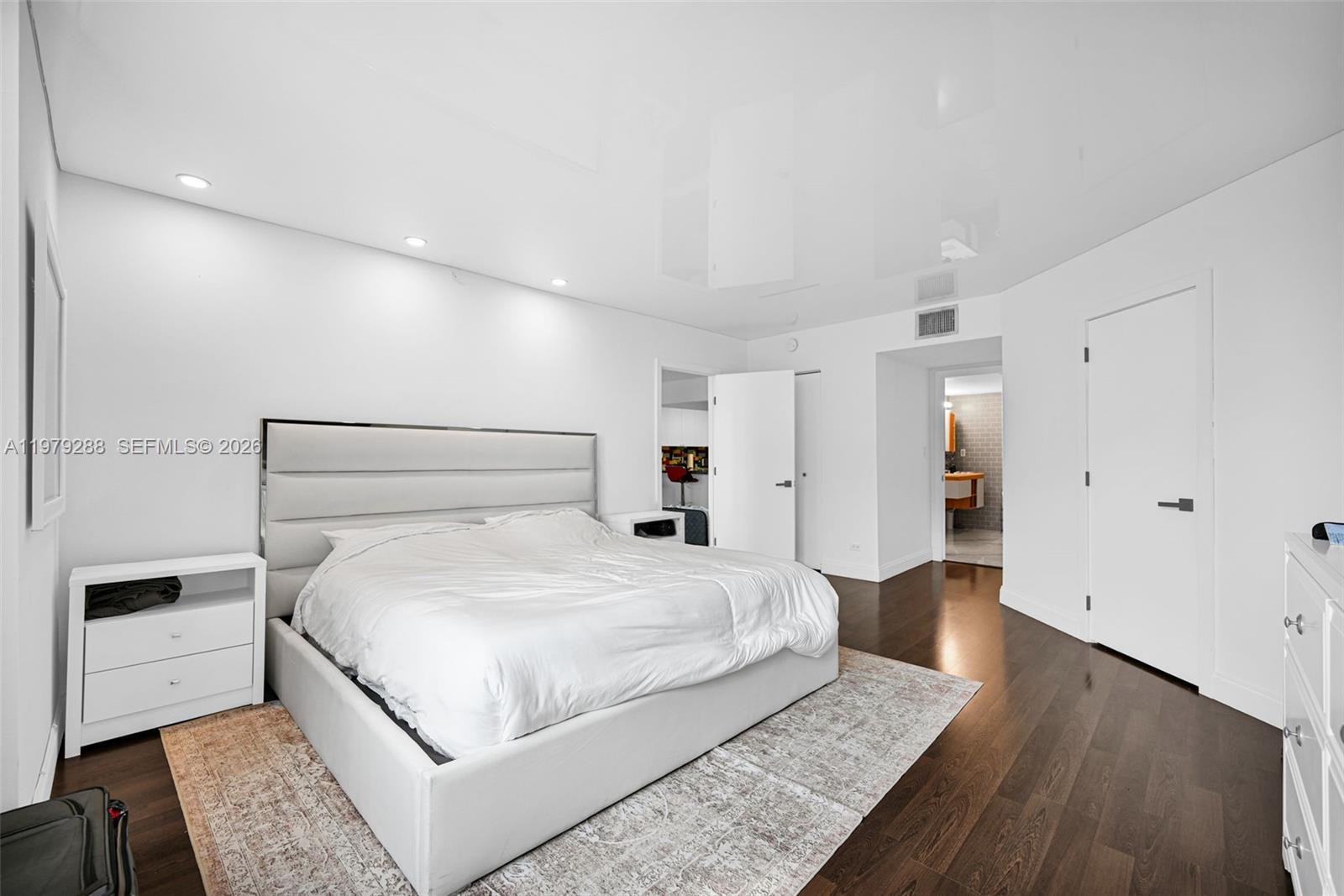 RONEY PALACE CONDO - Residential