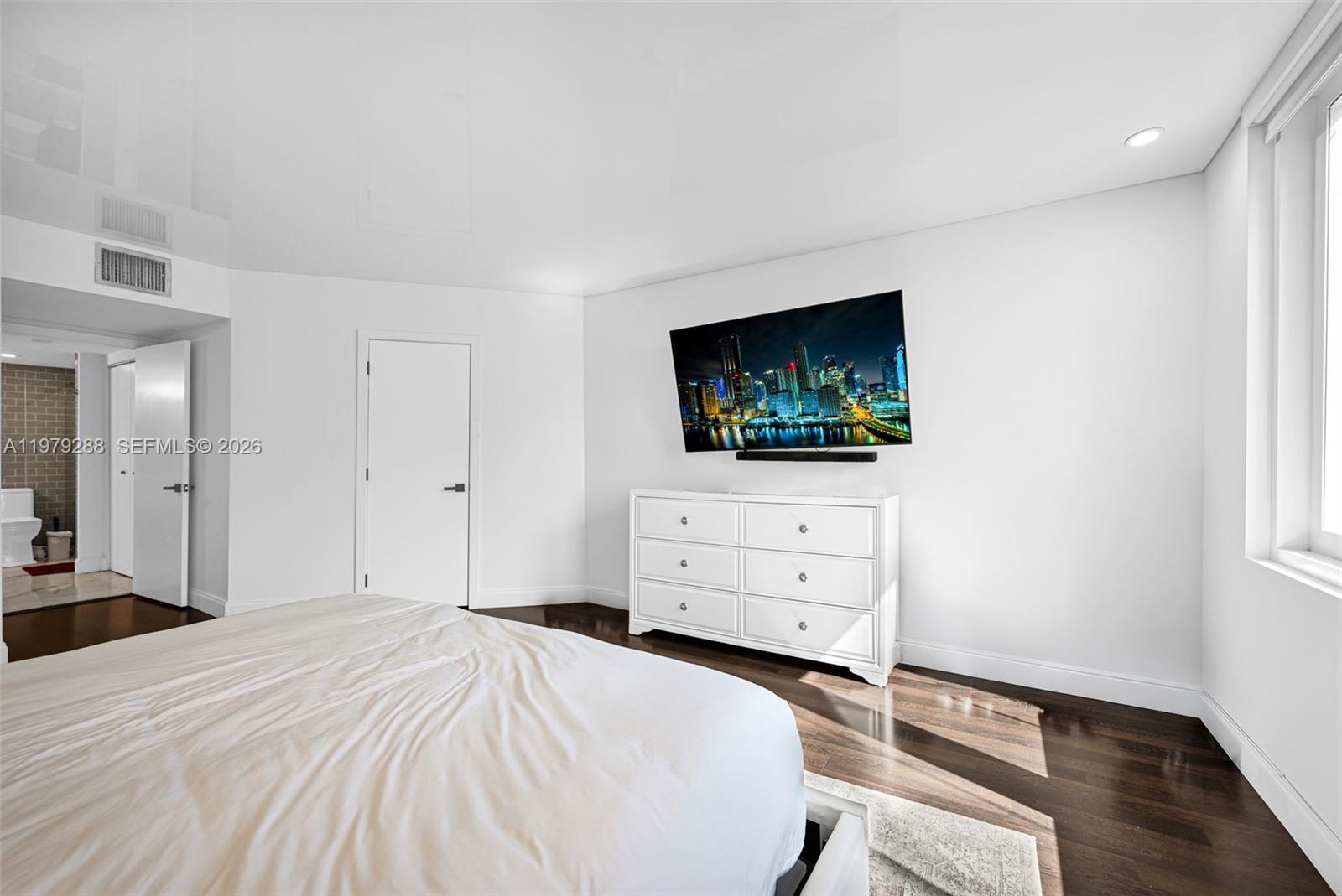 RONEY PALACE CONDO - Residential