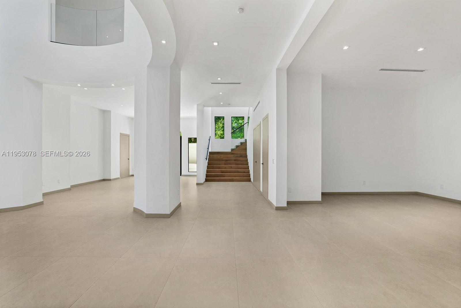 LINDBERGH'S LANDING - Residential