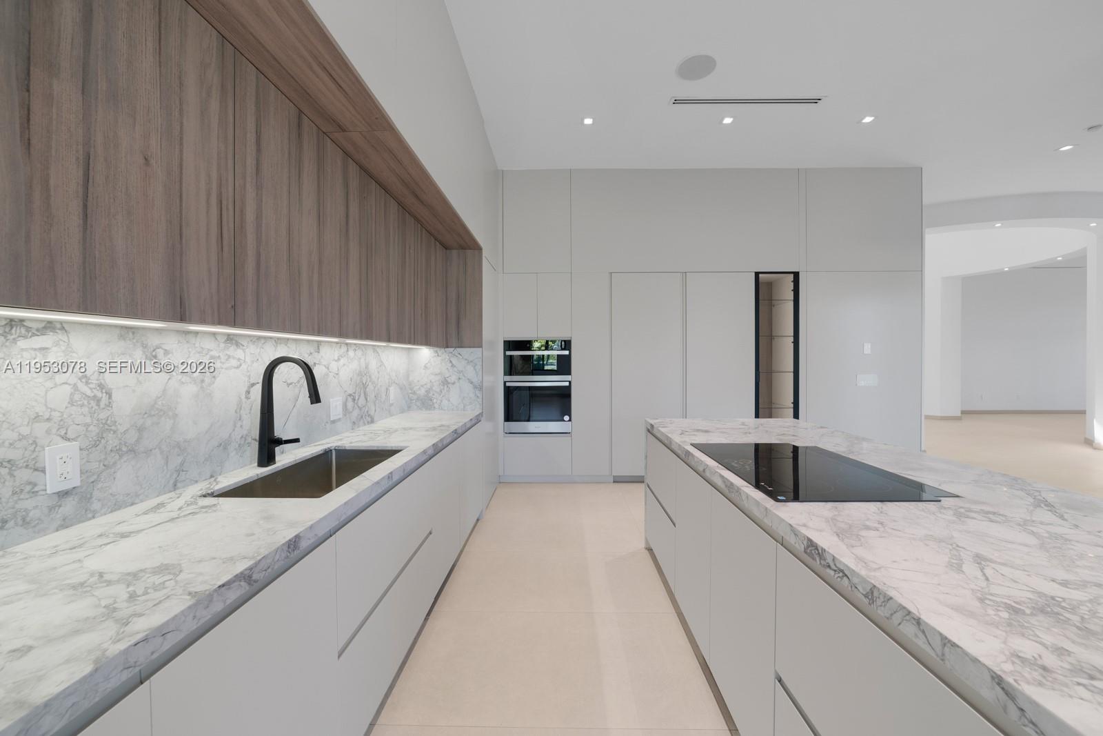 LINDBERGH'S LANDING - Residential
