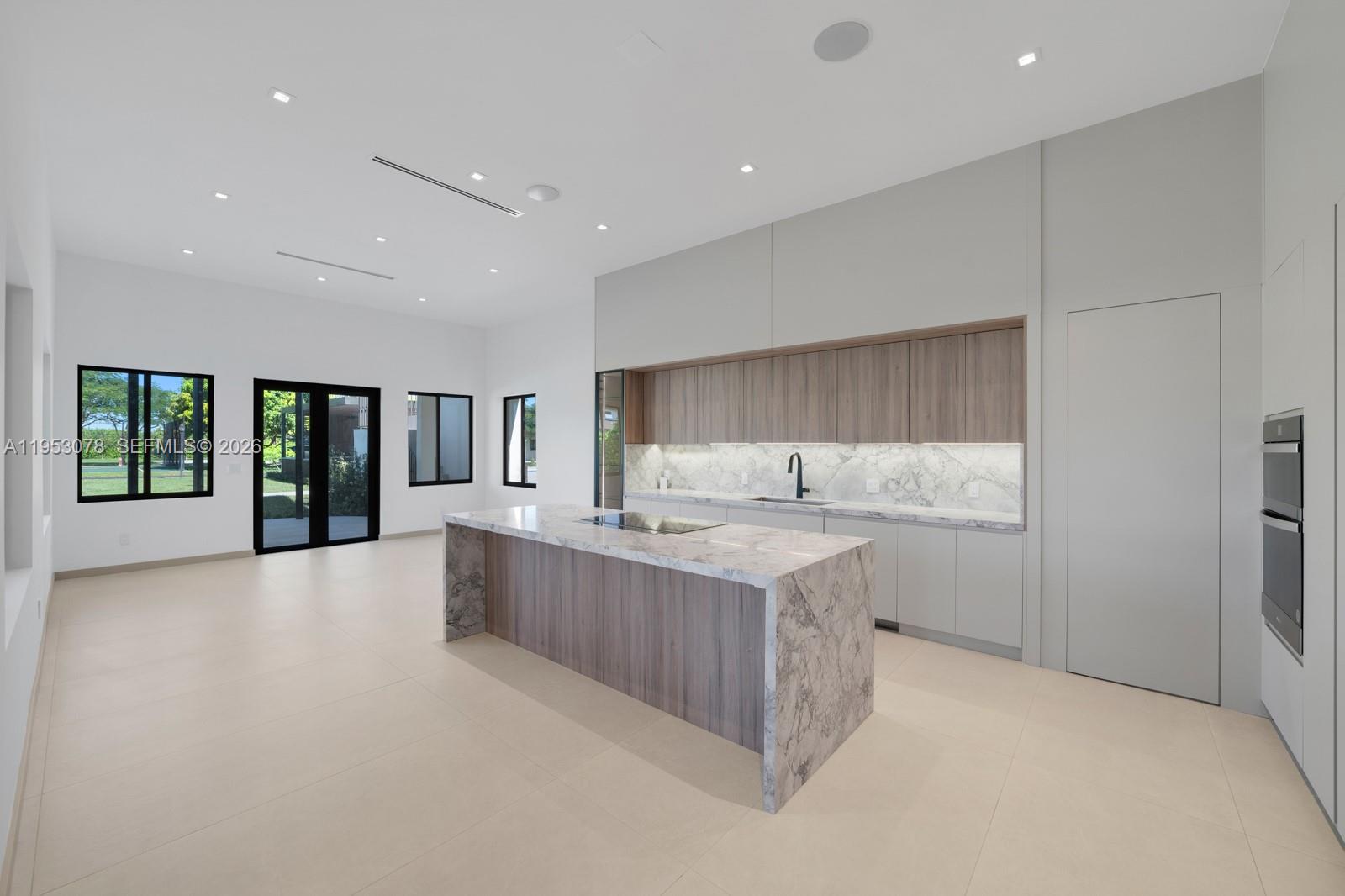LINDBERGH'S LANDING - Residential