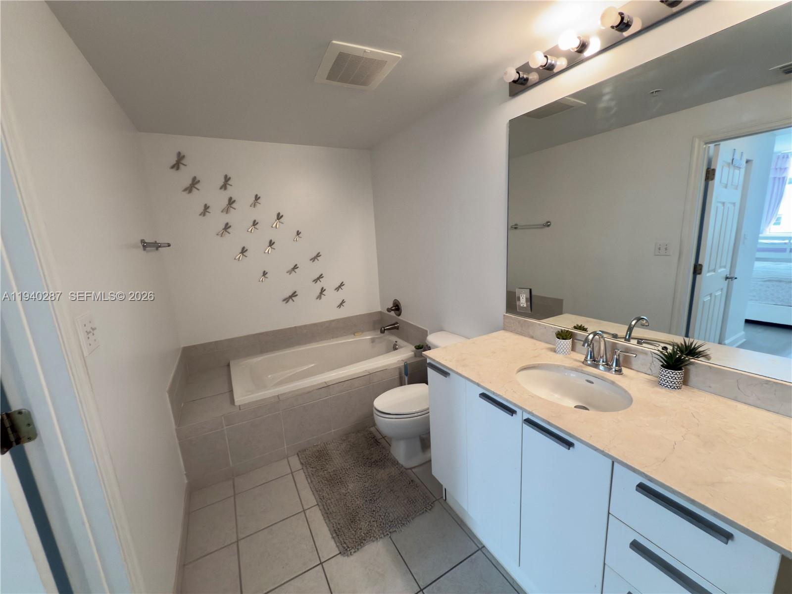 HOLLYWOOD STATION RES CON - Residential