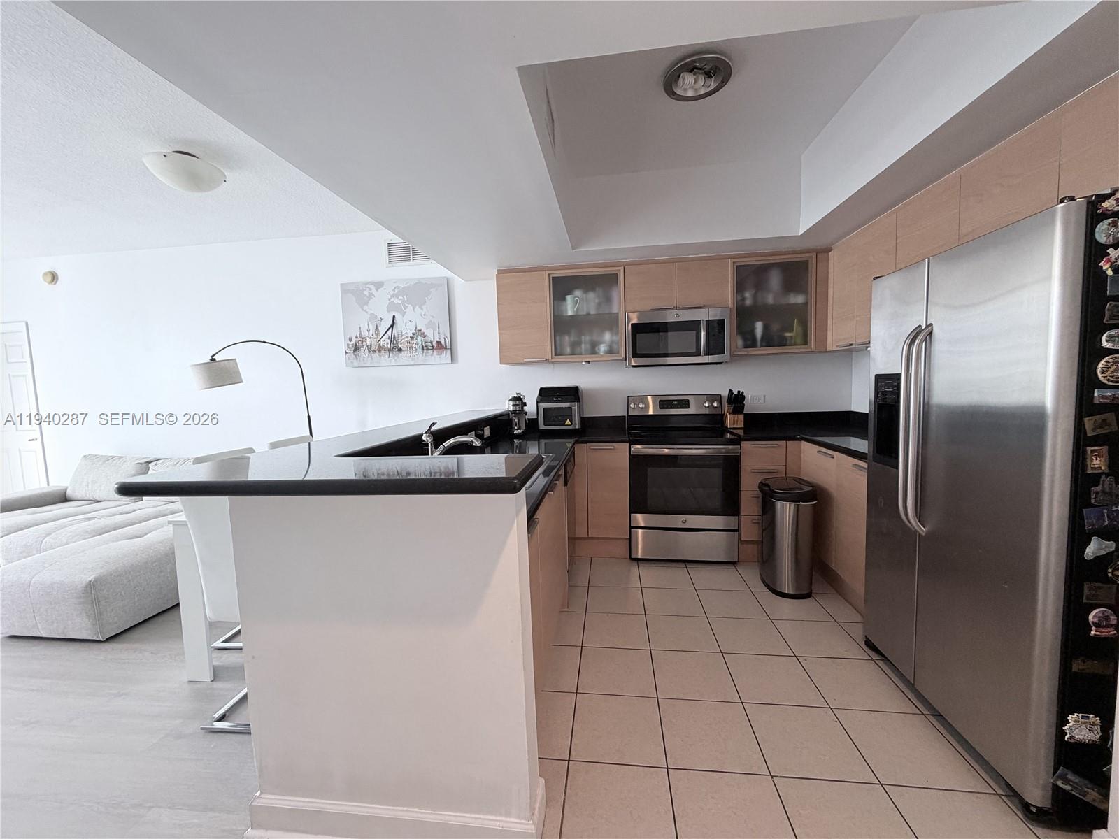 HOLLYWOOD STATION RES CON - Residential