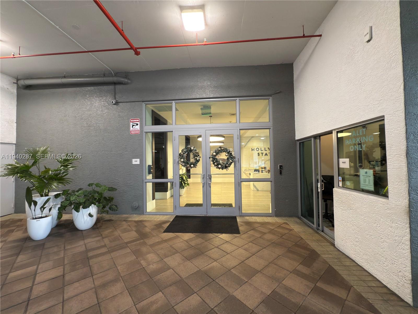 HOLLYWOOD STATION RES CON - Residential