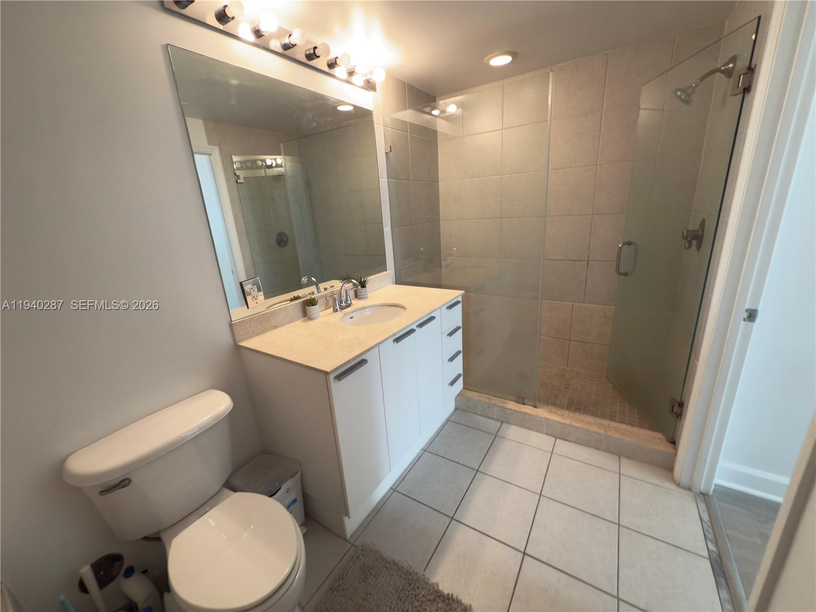 HOLLYWOOD STATION RES CON - Residential