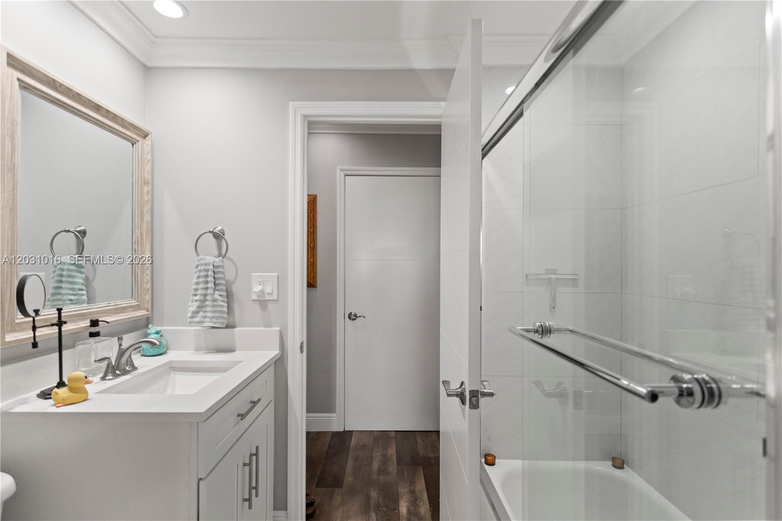GOLDEN ISLES TOWERS CONDO - Residential