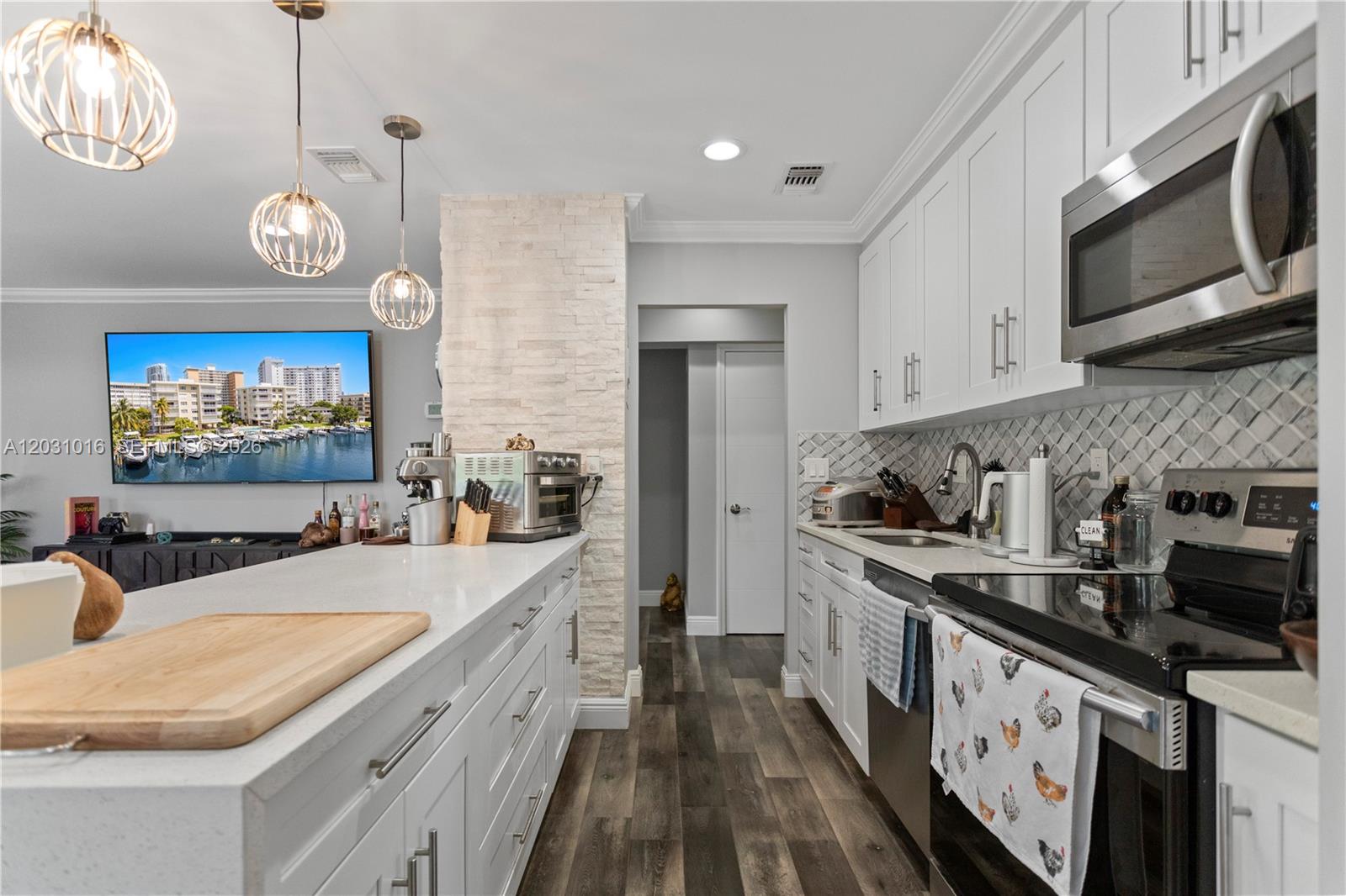 GOLDEN ISLES TOWERS CONDO - Residential