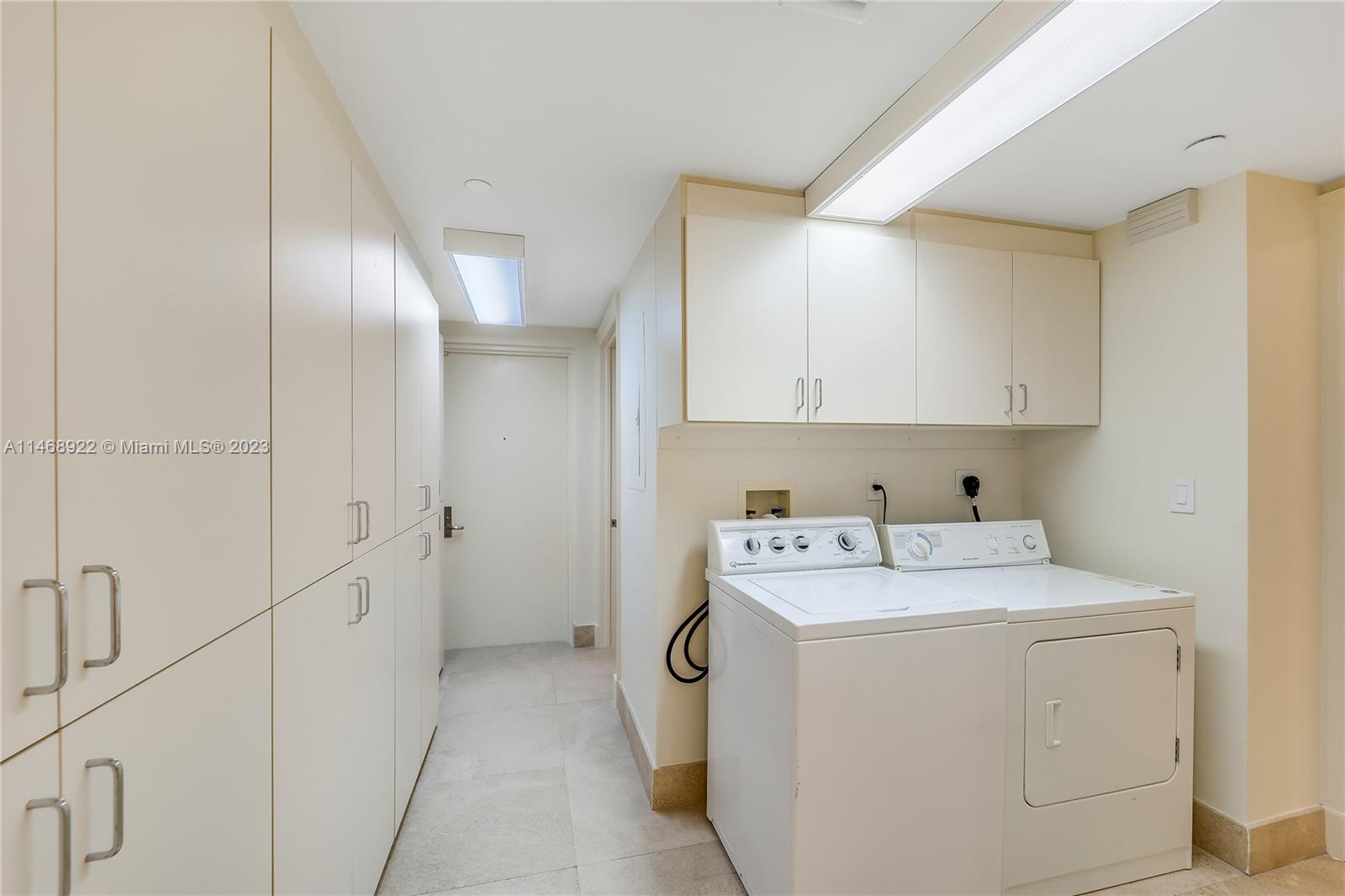GRAND BAY TOWER CONDO - Residential Lease