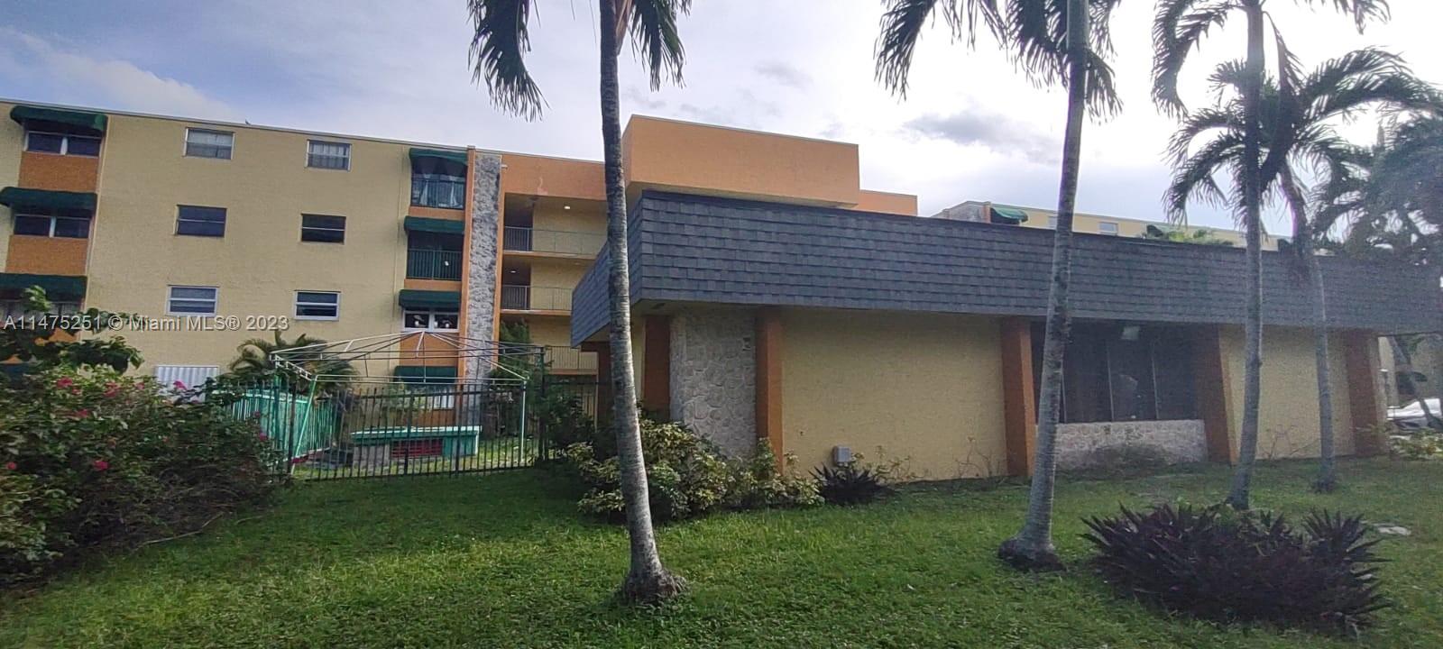 VERY NICE KEPT. CERAMIC TILE THROUGH ALL THE UNIT, CENTRAL A/C, CENTRALLY LOCATED NEAR SHOPPING CENTER, SCHOOLS, ETC. VACANT.EASY TO SHOW