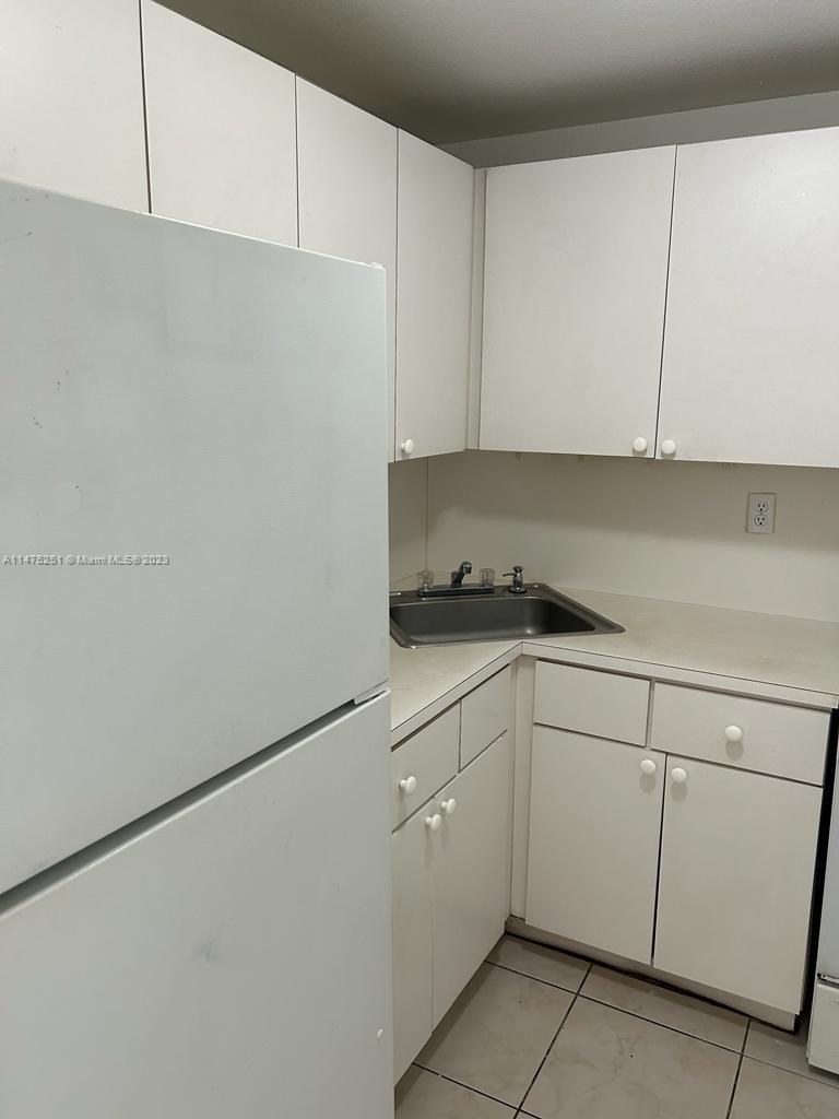 LAS ESTRELLAS CONDO - Residential Lease