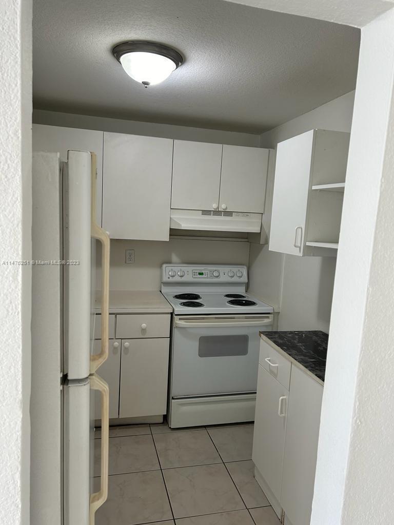 LAS ESTRELLAS CONDO - Residential Lease
