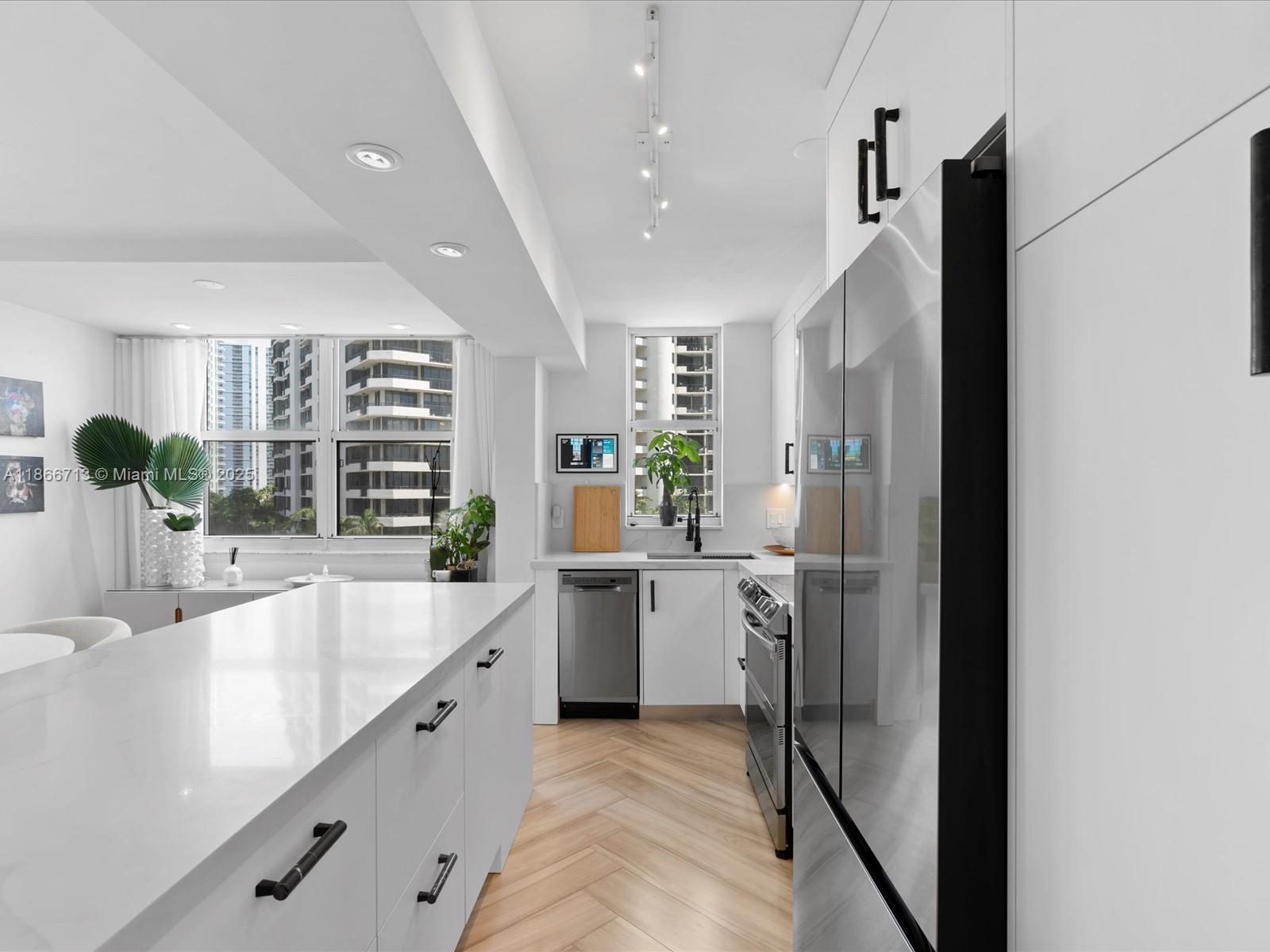 ISOLA CONDO - Residential