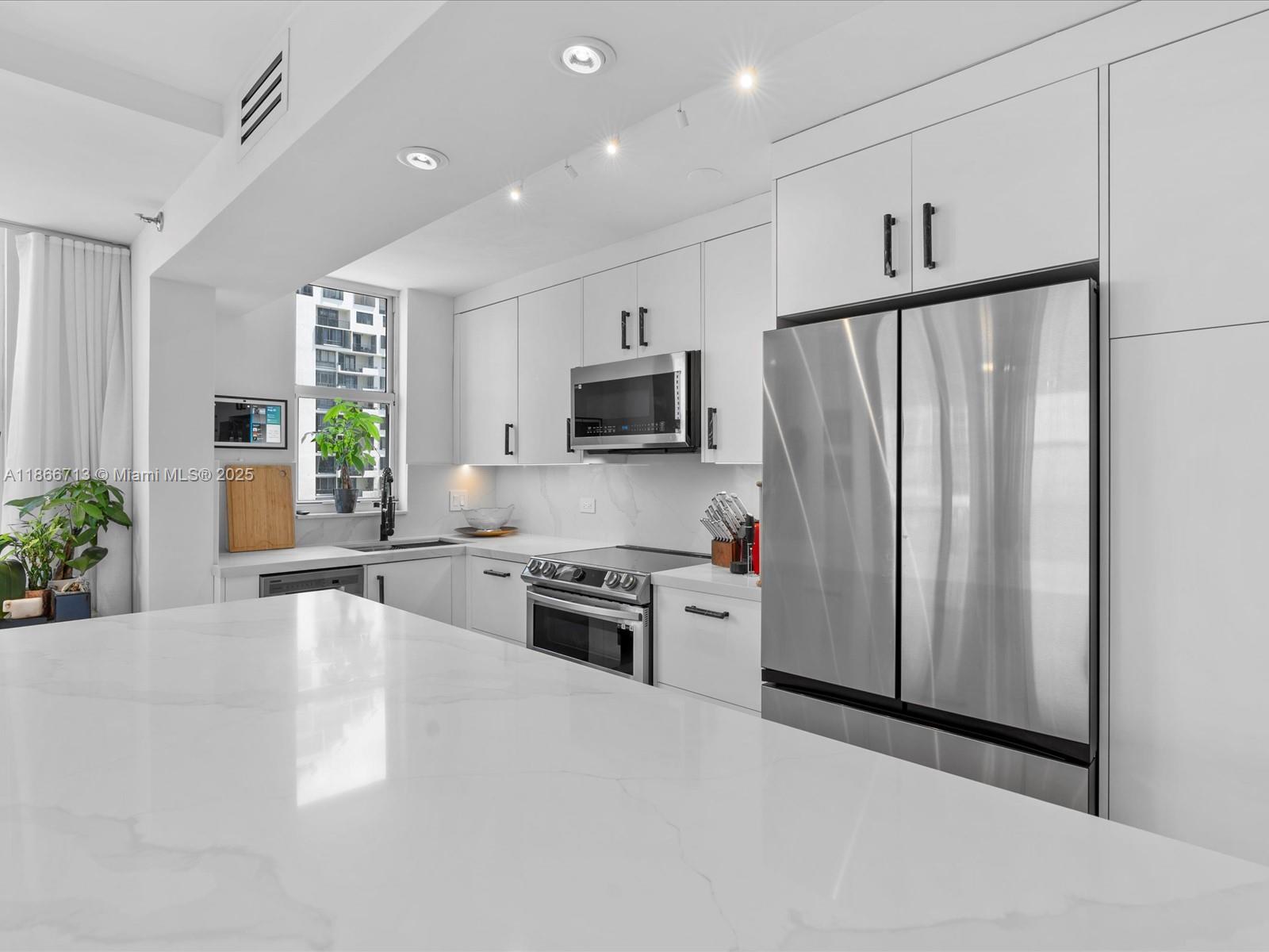 ISOLA CONDO - Residential