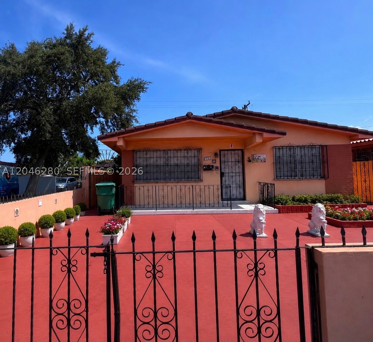 SOLID, SINGLE FAMILY HOME IN THE WESTCHESTER AREA, 3 BEDROOMS / 2 FULL BATHROOMS, BARREL ROOF, BACK YARD WITH A TOOL SHED, DOUBLE ENTRANCE DRIVEWAY WITH AMPLE SPACE FOR UP TO 3 VEHICLES, IN ADDITION STREET PARKING, GREAT AREA, CLOSE TO SHOPS, HOSPITALS, SCHOOLS, RESTAURANTS, EASY ACCESS TO MAIN EXPRESSWAYS, MIAMI AIRPORT, NEAR CORAL GABLES, SHENLEY PARK, SOUTH MIAMI, HOUSE HOLDS LOTS OF POTENTIAL, DO NEEDS WORK, MAKE IT YOUR DREAM HOME, AS PER SELLER SOME OF THE APPLIANCES ARE NOT IN WORKING ORDER, THIS MAY BE BETTER AS A CASH DEAL BUT COULD BE DONE AS A CONVENTIONAL. PLEASE COME SHOW IT, LET'S DEAL.
