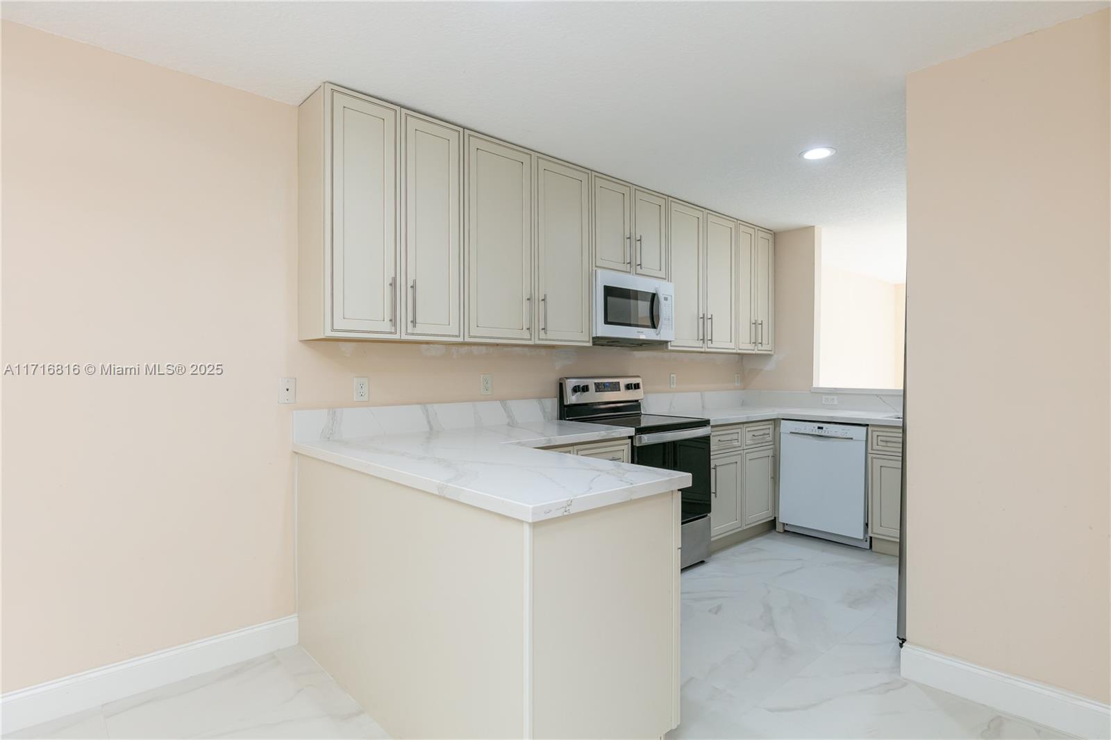 SUNSET PLAZA - Residential Lease