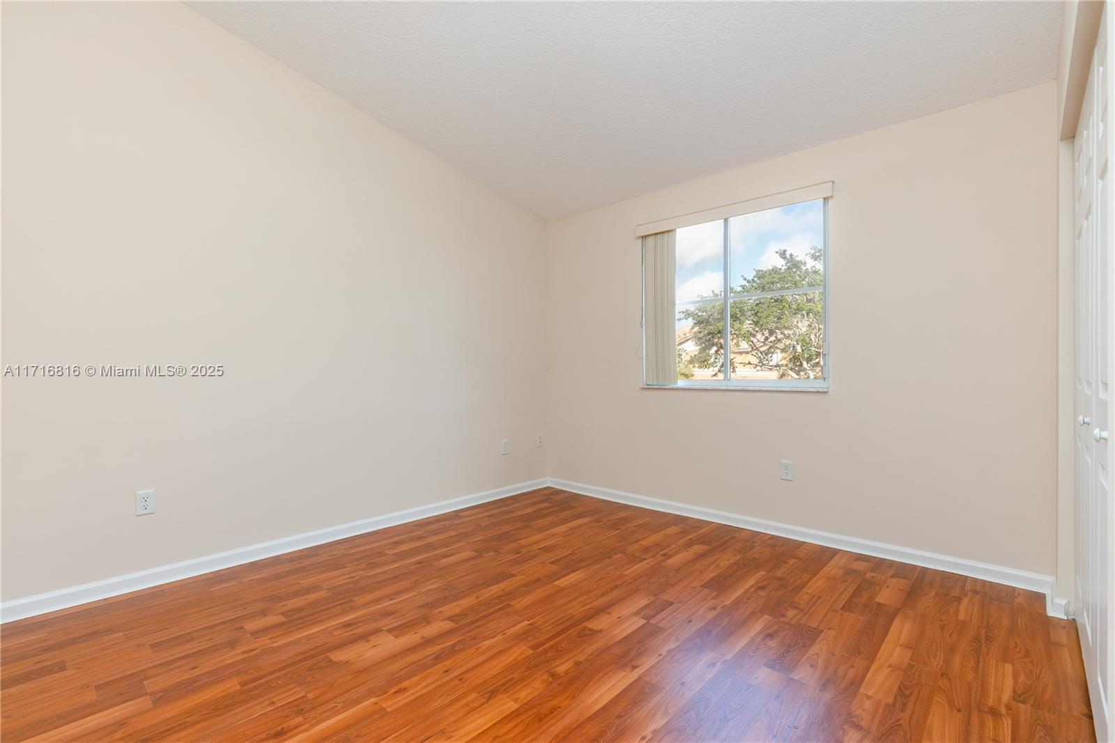 SUNSET PLAZA - Residential Lease