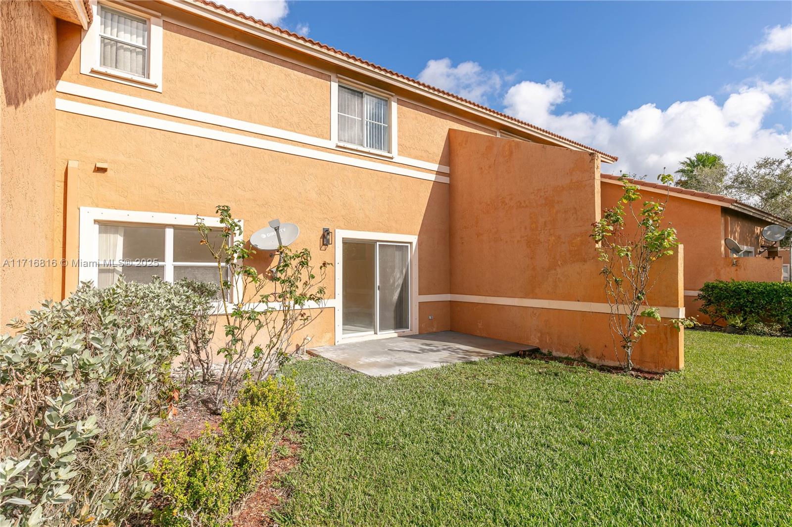 SUNSET PLAZA - Residential Lease